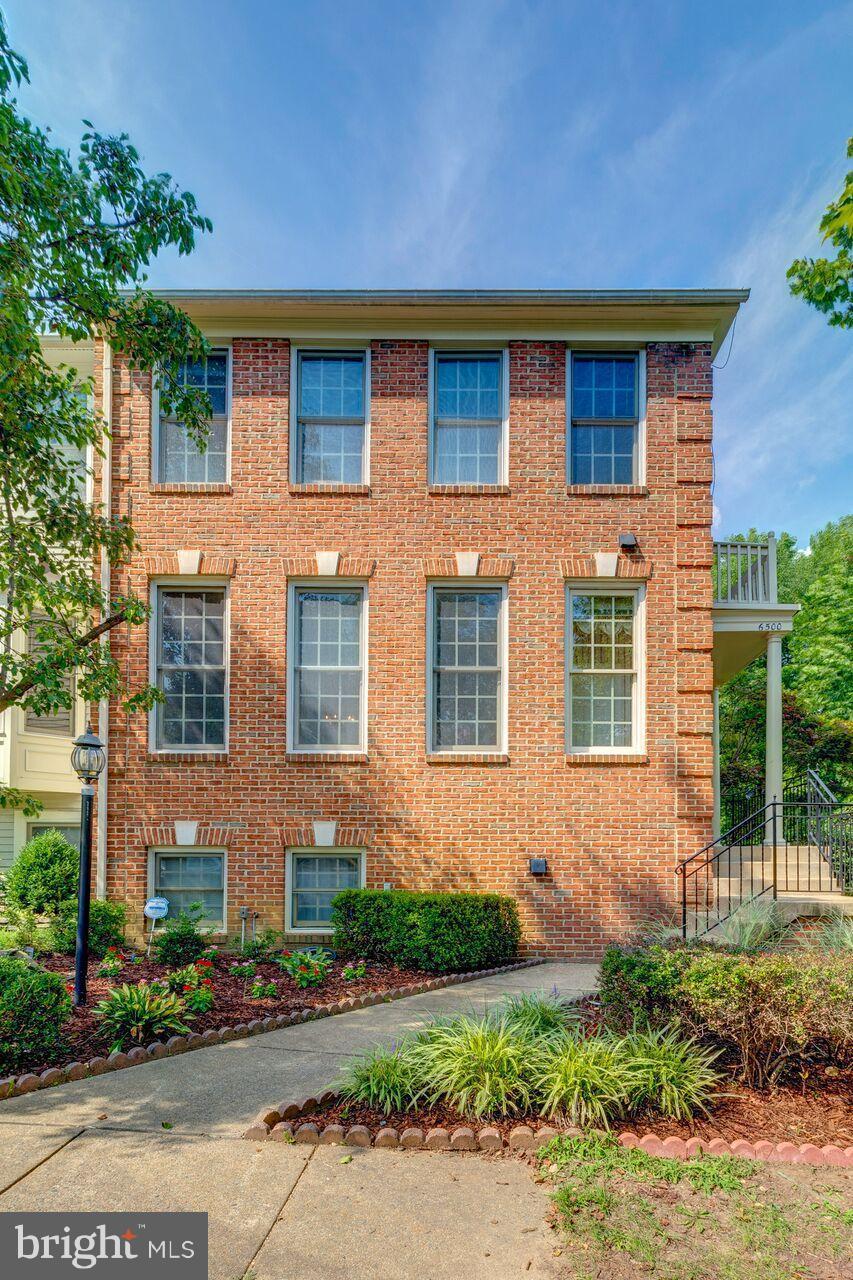 ISLAND CREEK - Residential