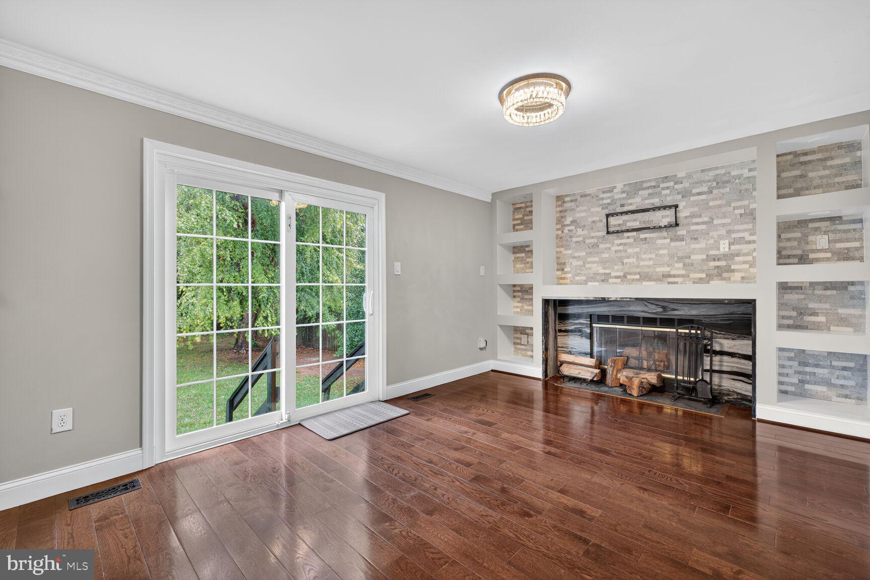 MONARCH RIDGE - Residential