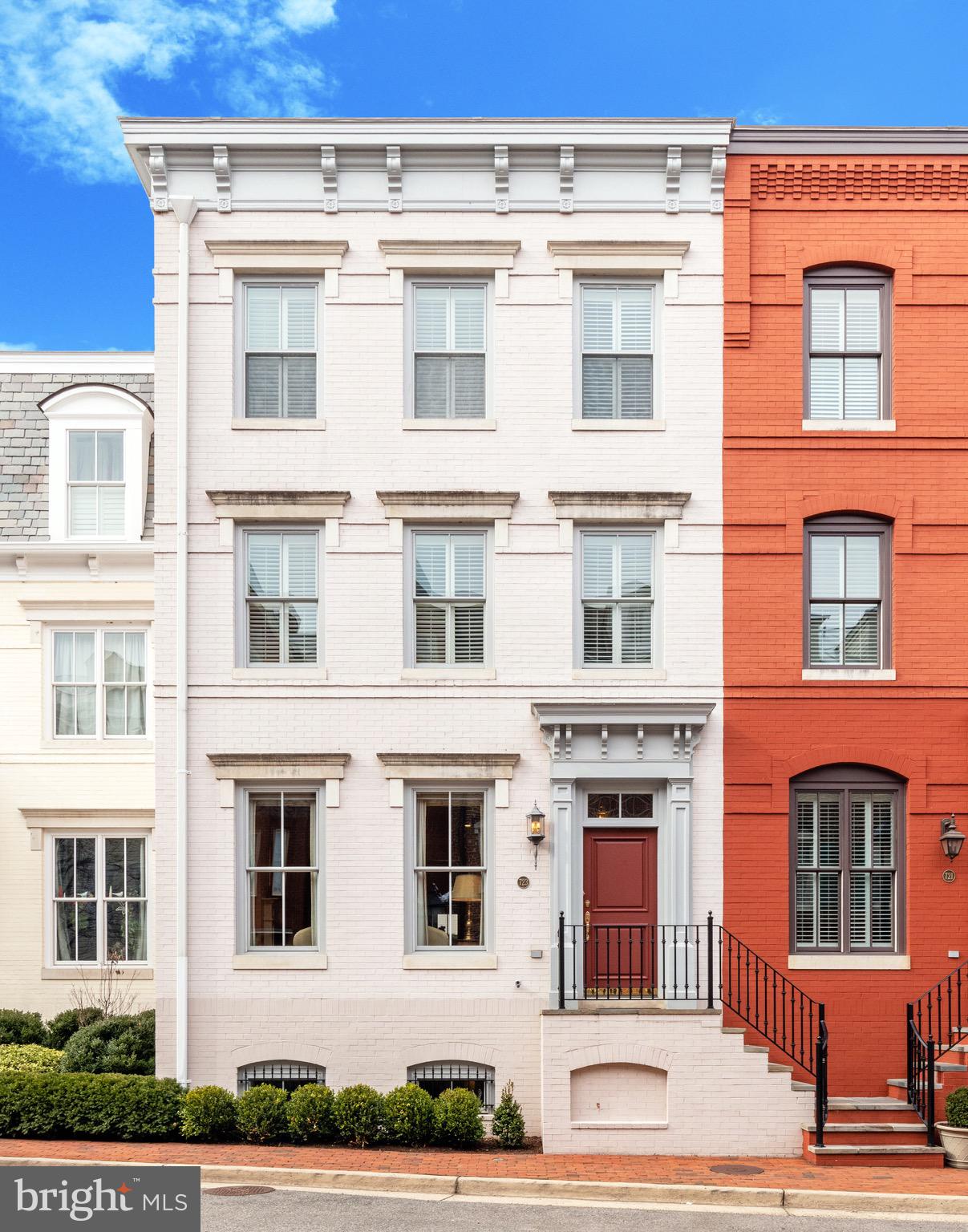 BACKYARD BOATS - Residential