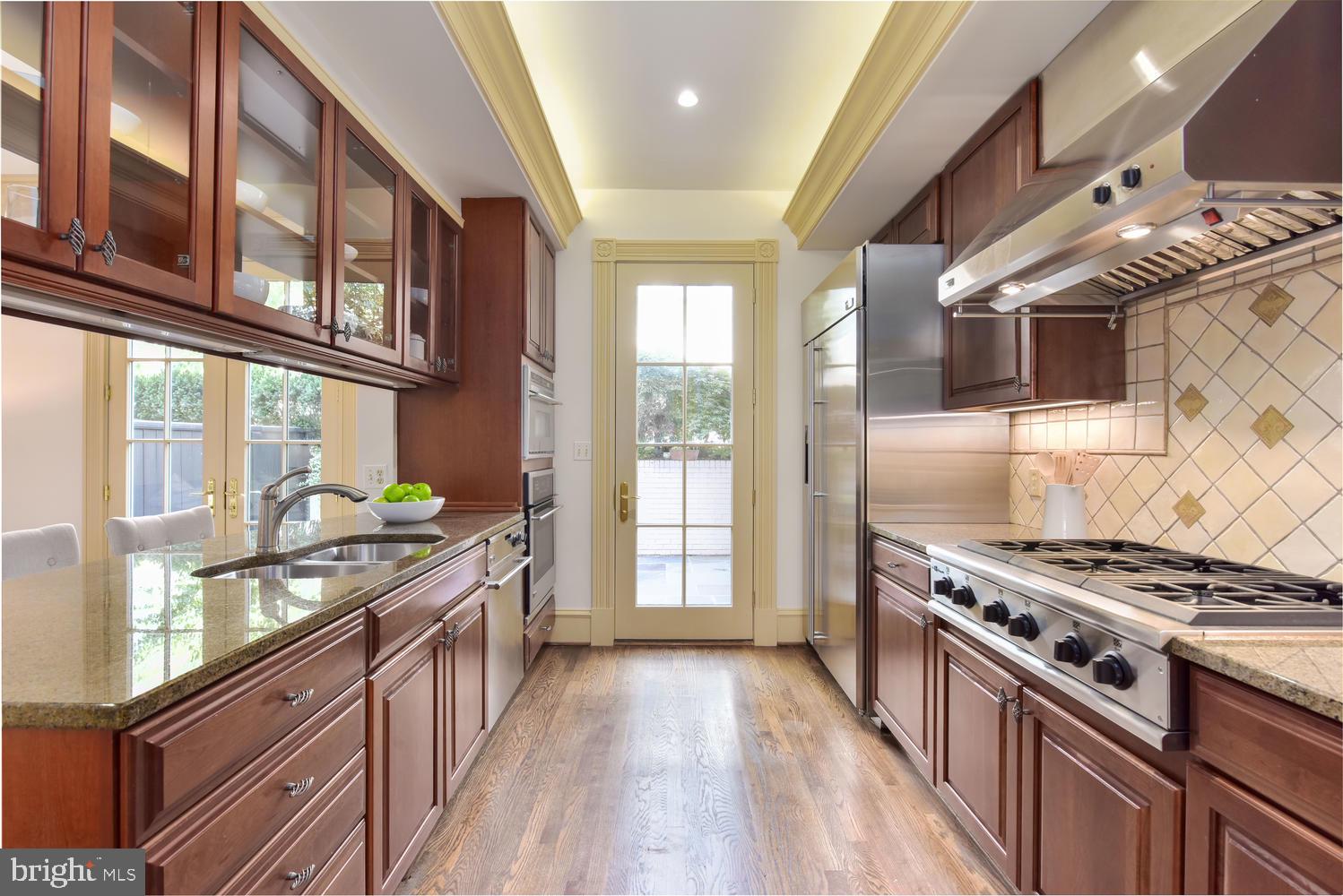 BACKYARD BOATS - Residential