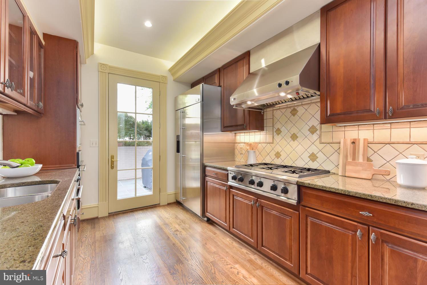 BACKYARD BOATS - Residential