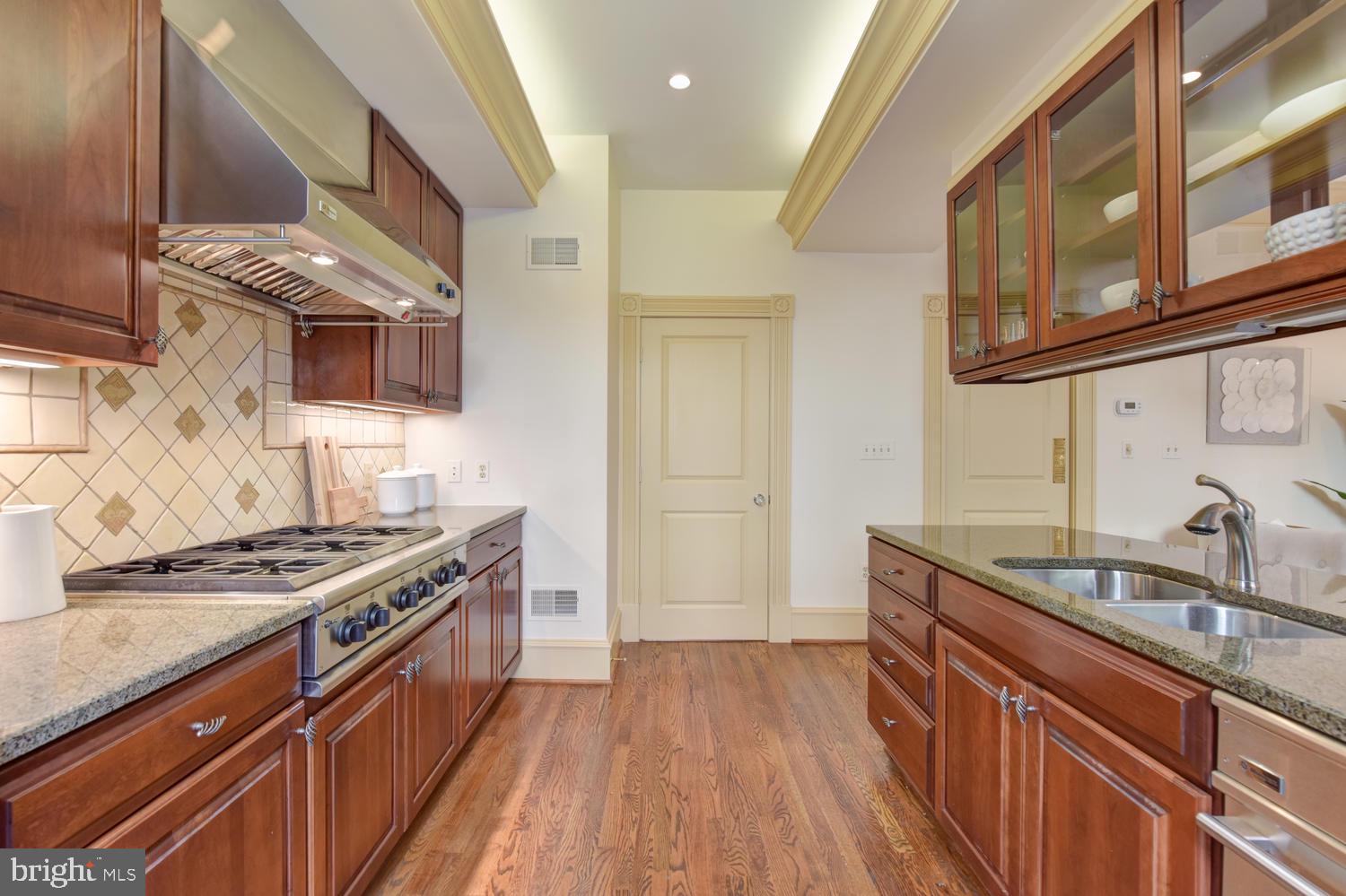 BACKYARD BOATS - Residential