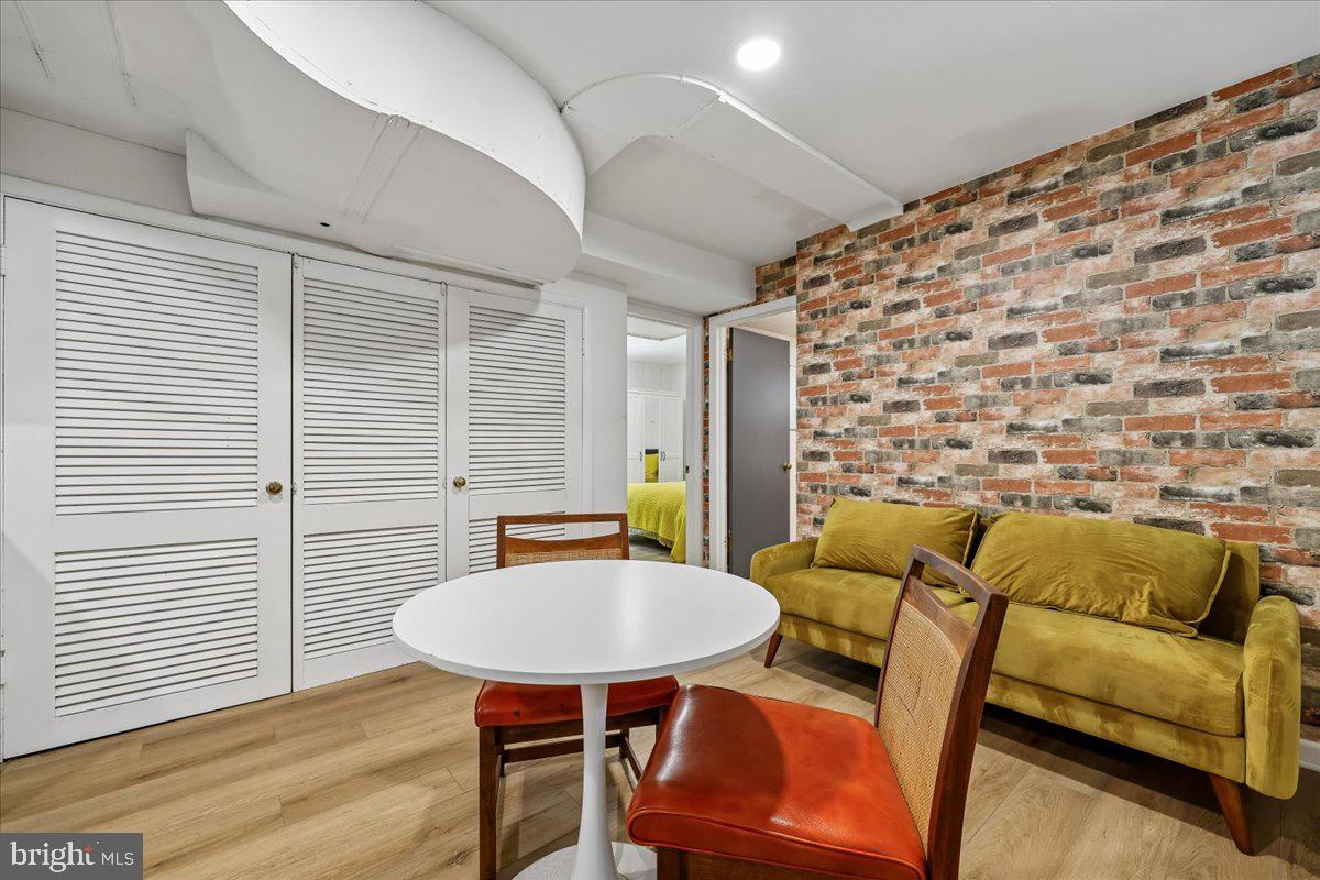 GARRETT PARK - Residential