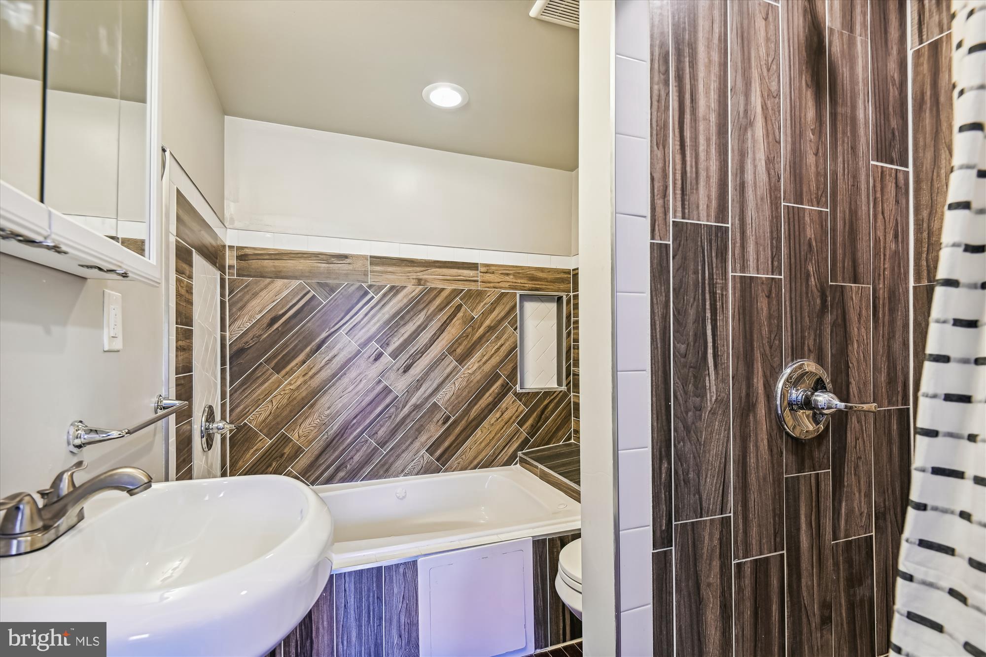 WASHINGTON VILLAGE - Residential