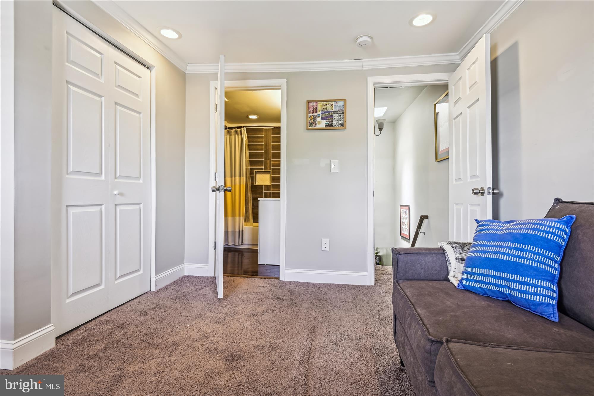 WASHINGTON VILLAGE - Residential