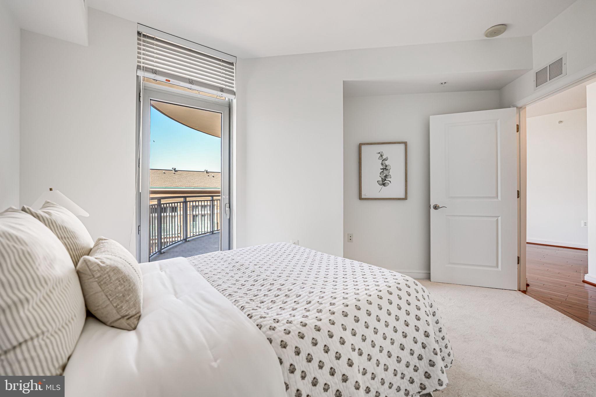 MIDTOWN AT RESTON TOWN CENTER - Residential