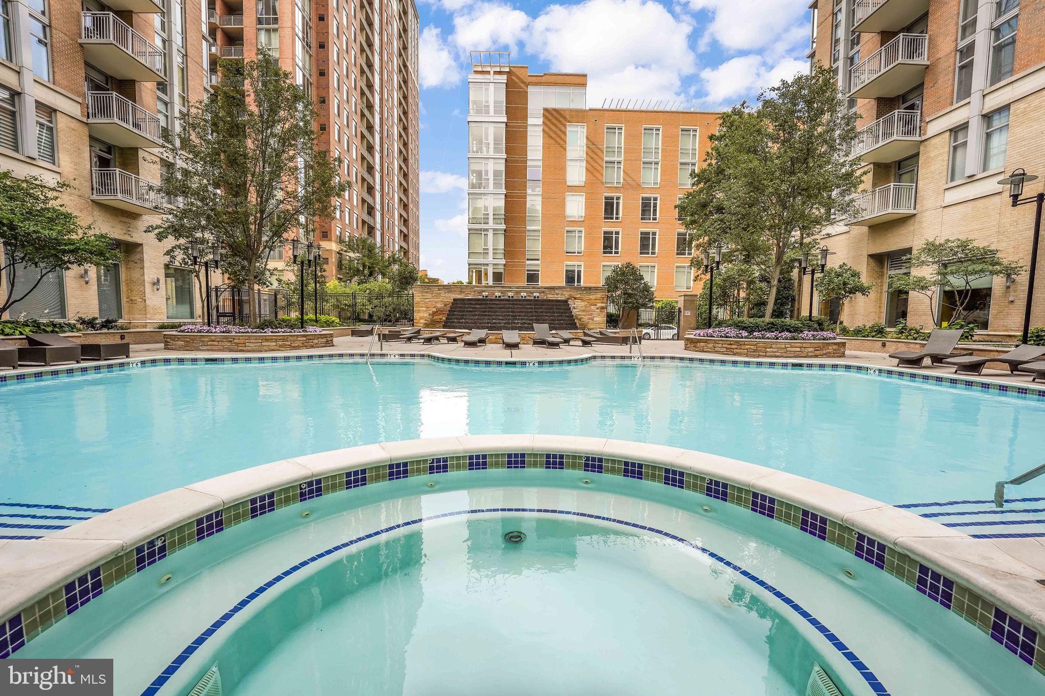 MIDTOWN AT RESTON TOWN CENTER - Residential