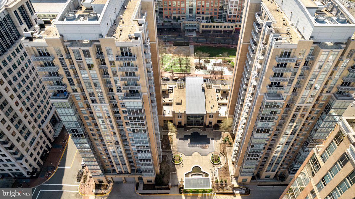 MIDTOWN AT RESTON TOWN CENTER - Residential