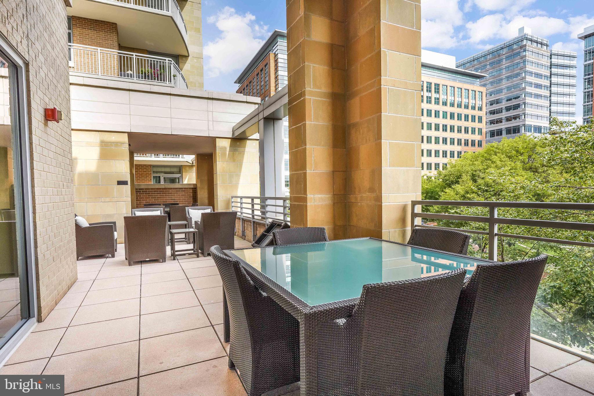 MIDTOWN AT RESTON TOWN CENTER - Residential