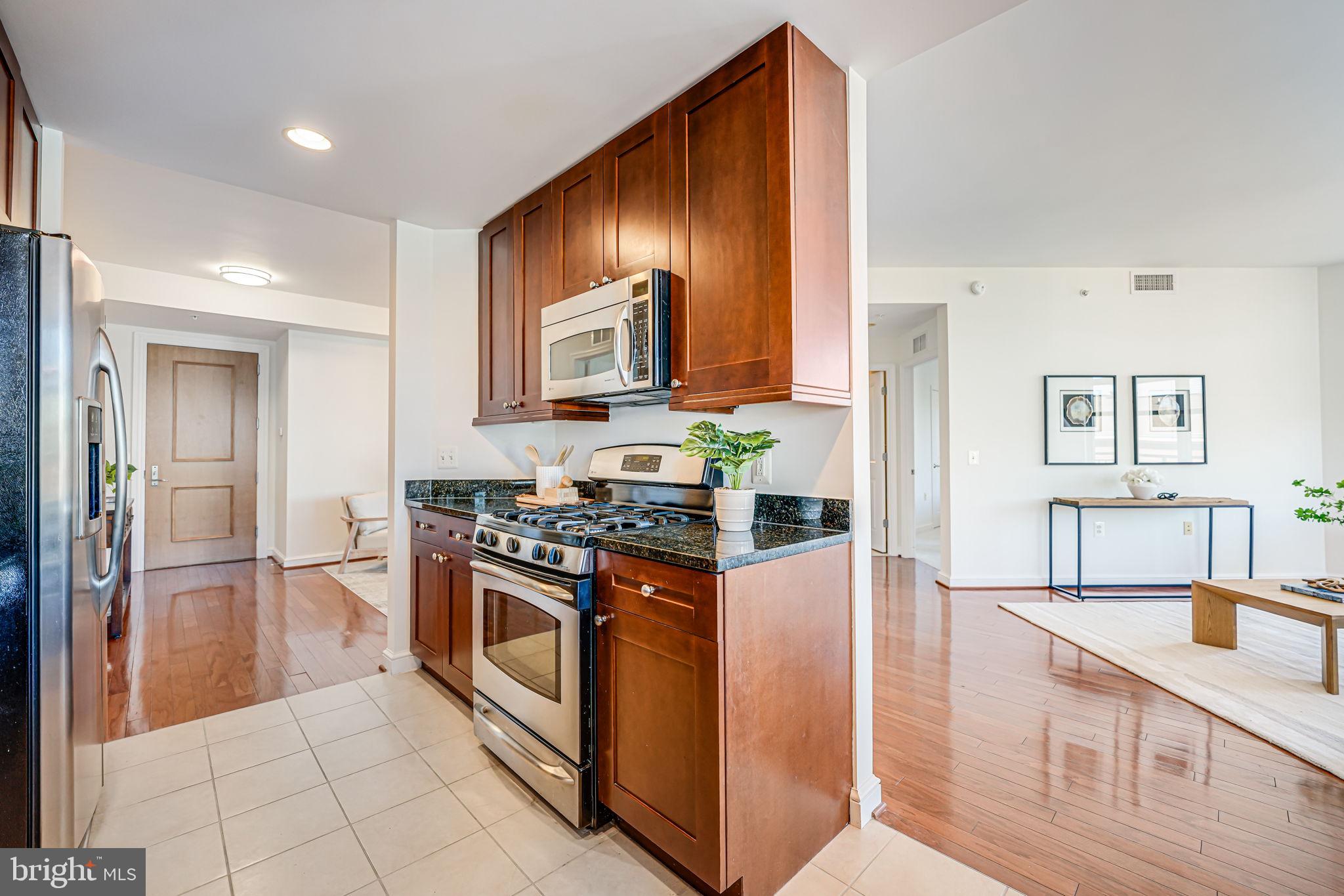 MIDTOWN AT RESTON TOWN CENTER - Residential