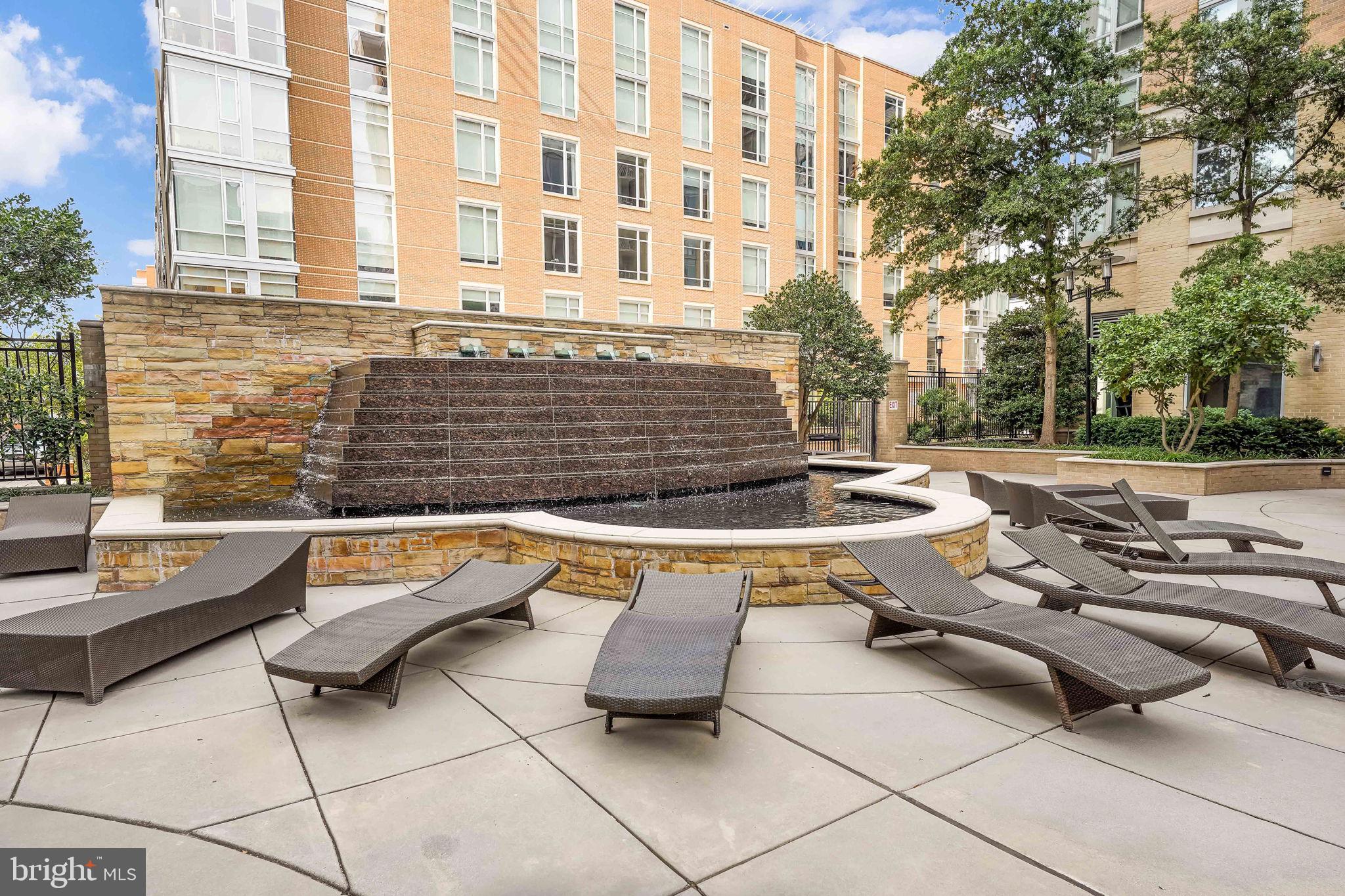 MIDTOWN AT RESTON TOWN CENTER - Residential