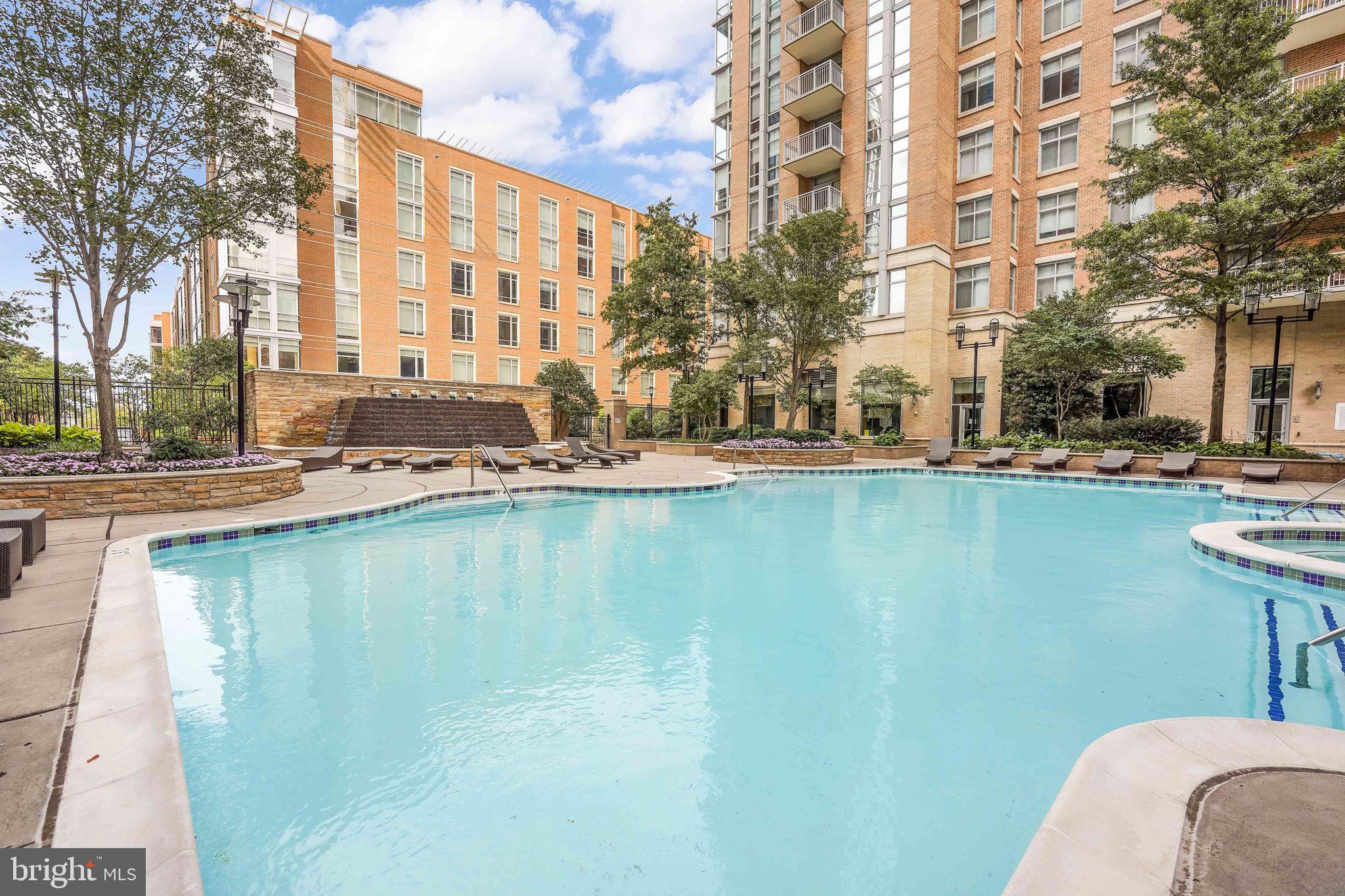 MIDTOWN AT RESTON TOWN CENTER - Residential