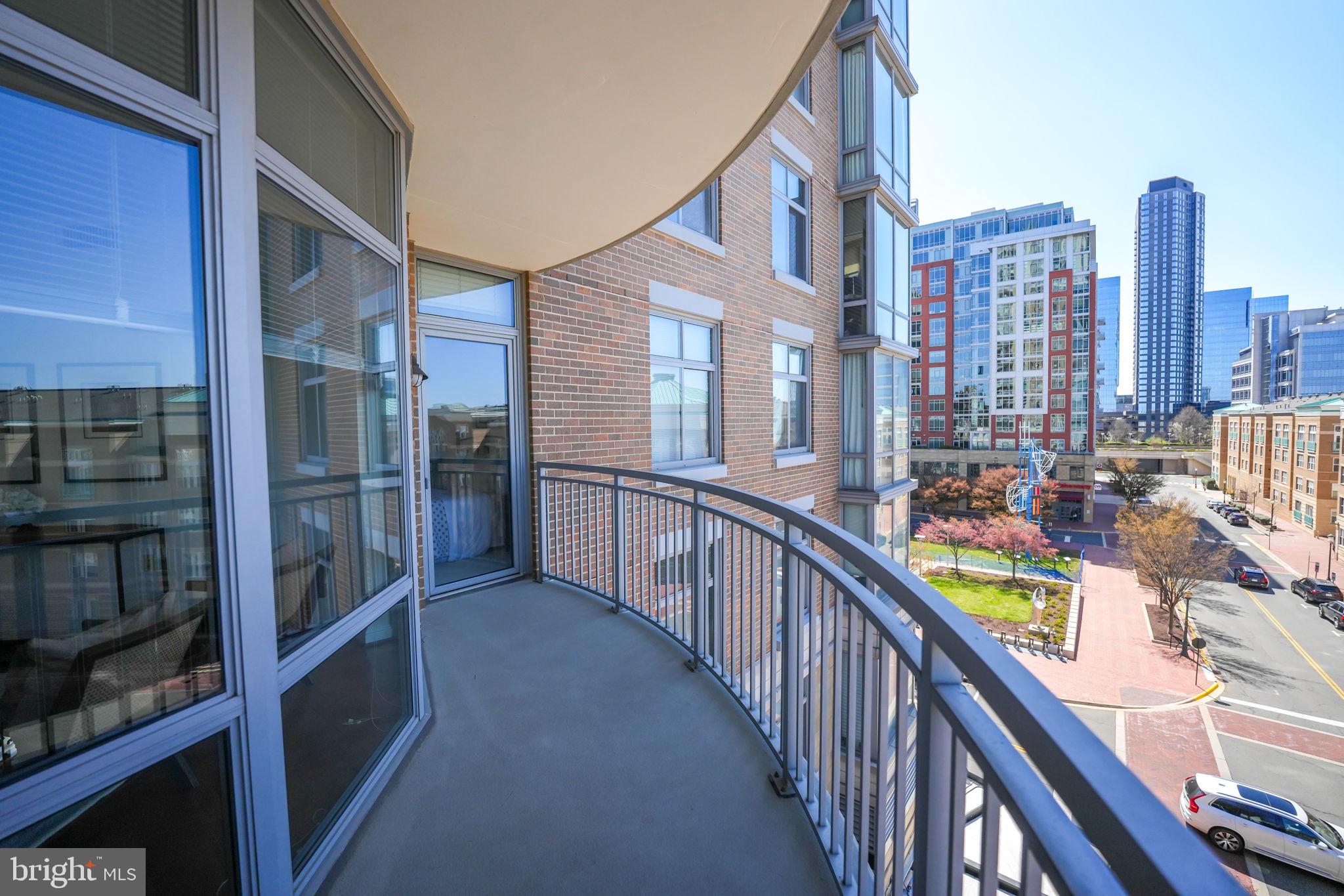 MIDTOWN AT RESTON TOWN CENTER - Residential