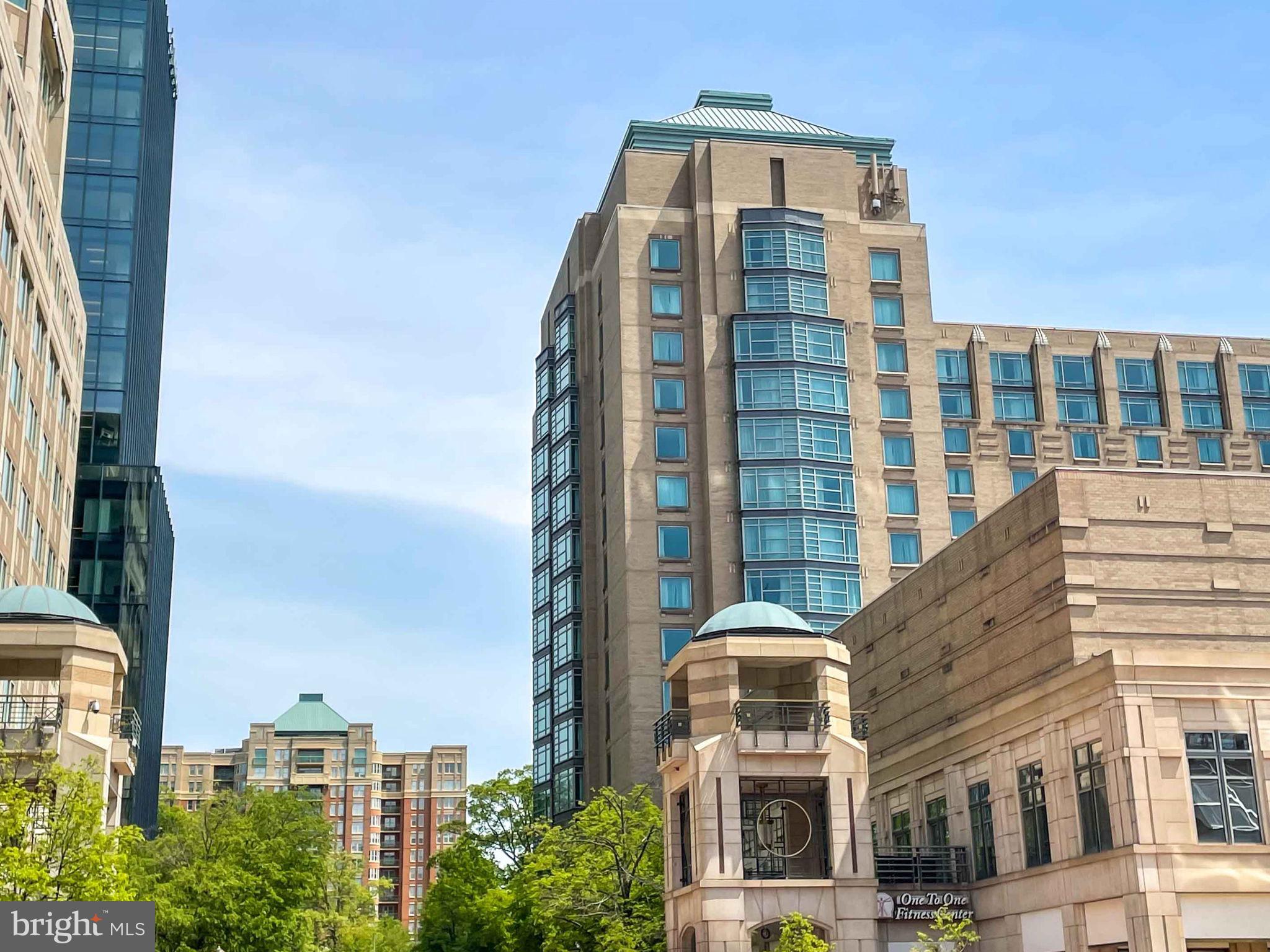 MIDTOWN AT RESTON TOWN CENTER - Residential