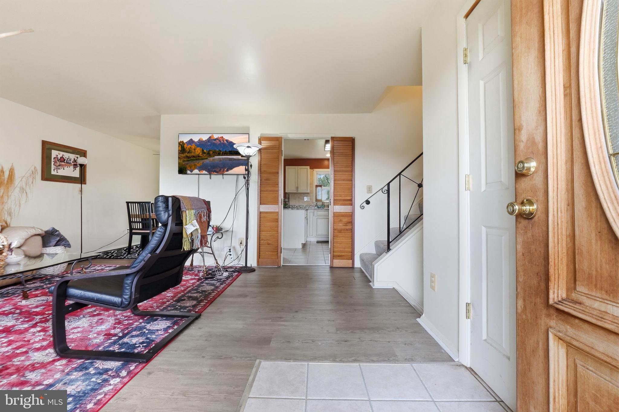 7518 DOVER LANE