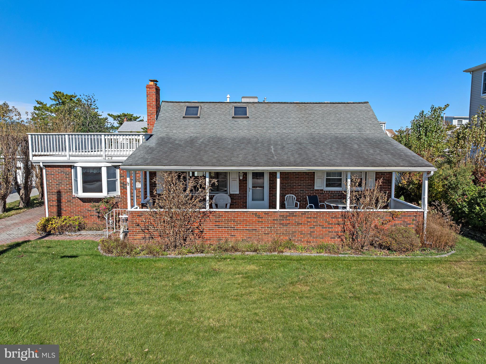 327 W 16TH STREET W