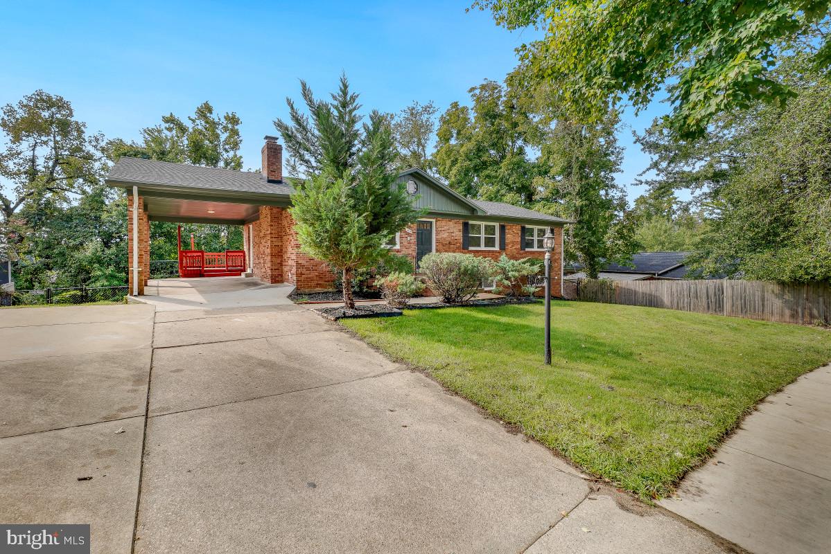 410 AQUA LYNN DRIVE