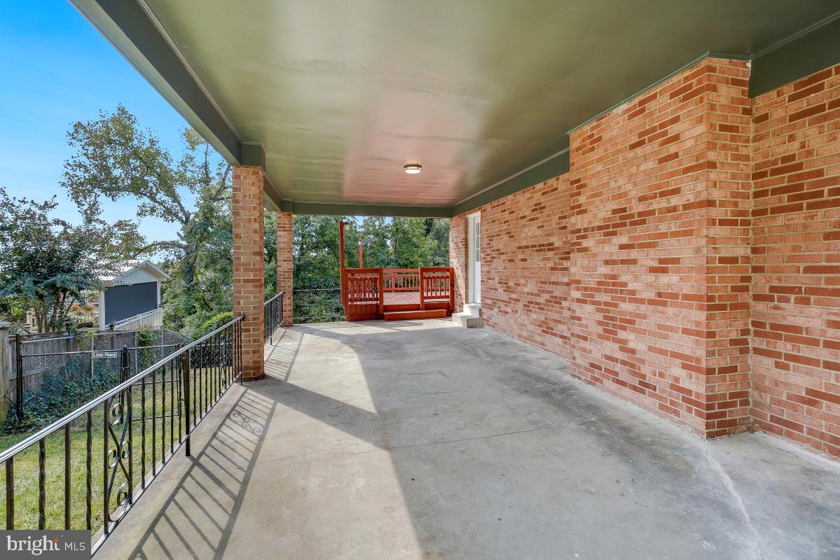 410 AQUA LYNN DRIVE