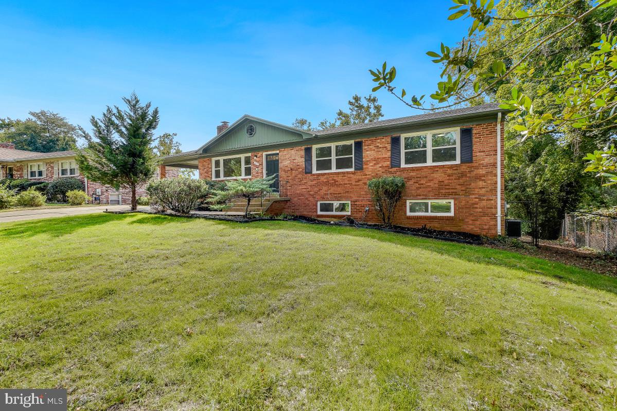 410 AQUA LYNN DRIVE