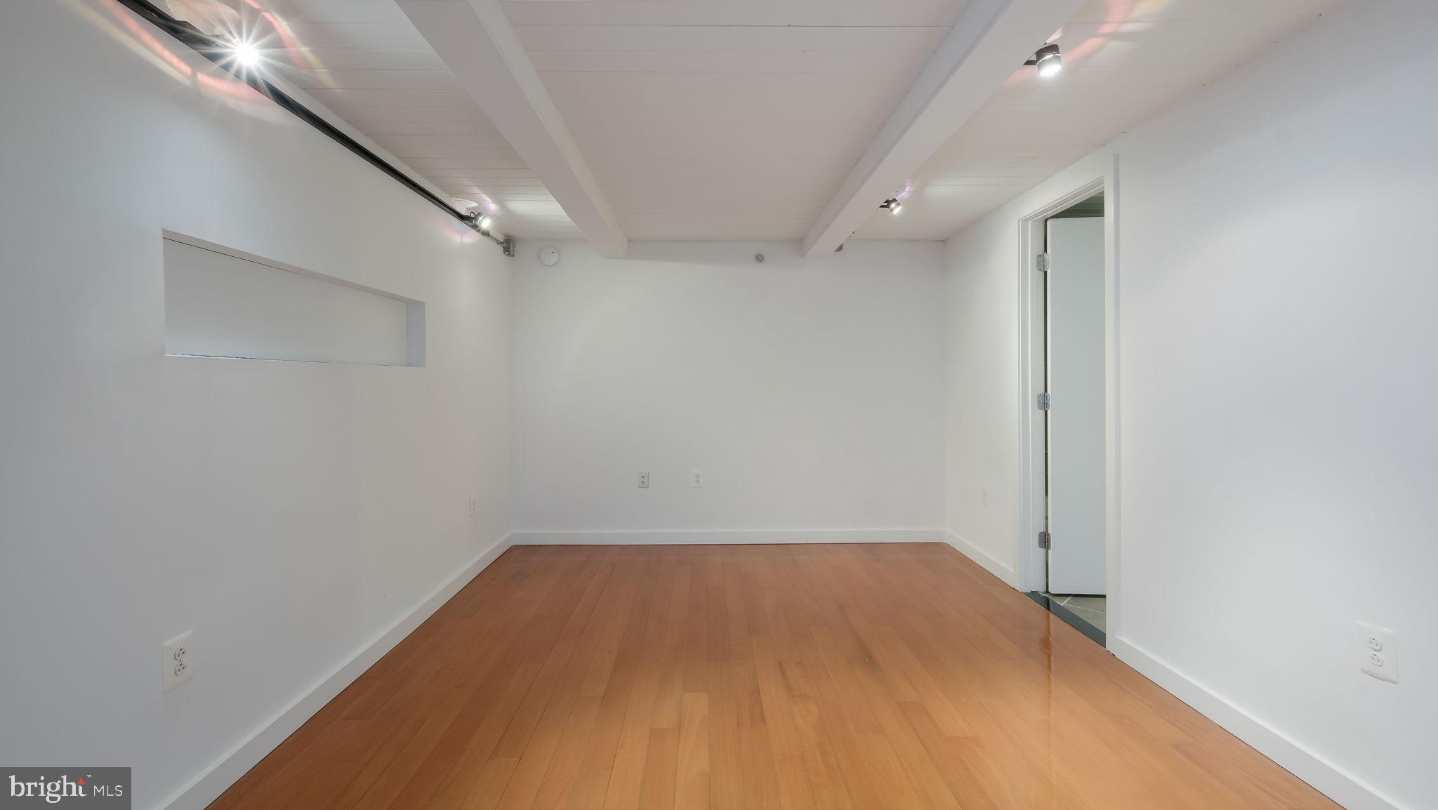 CHINATOWN - Residential Lease