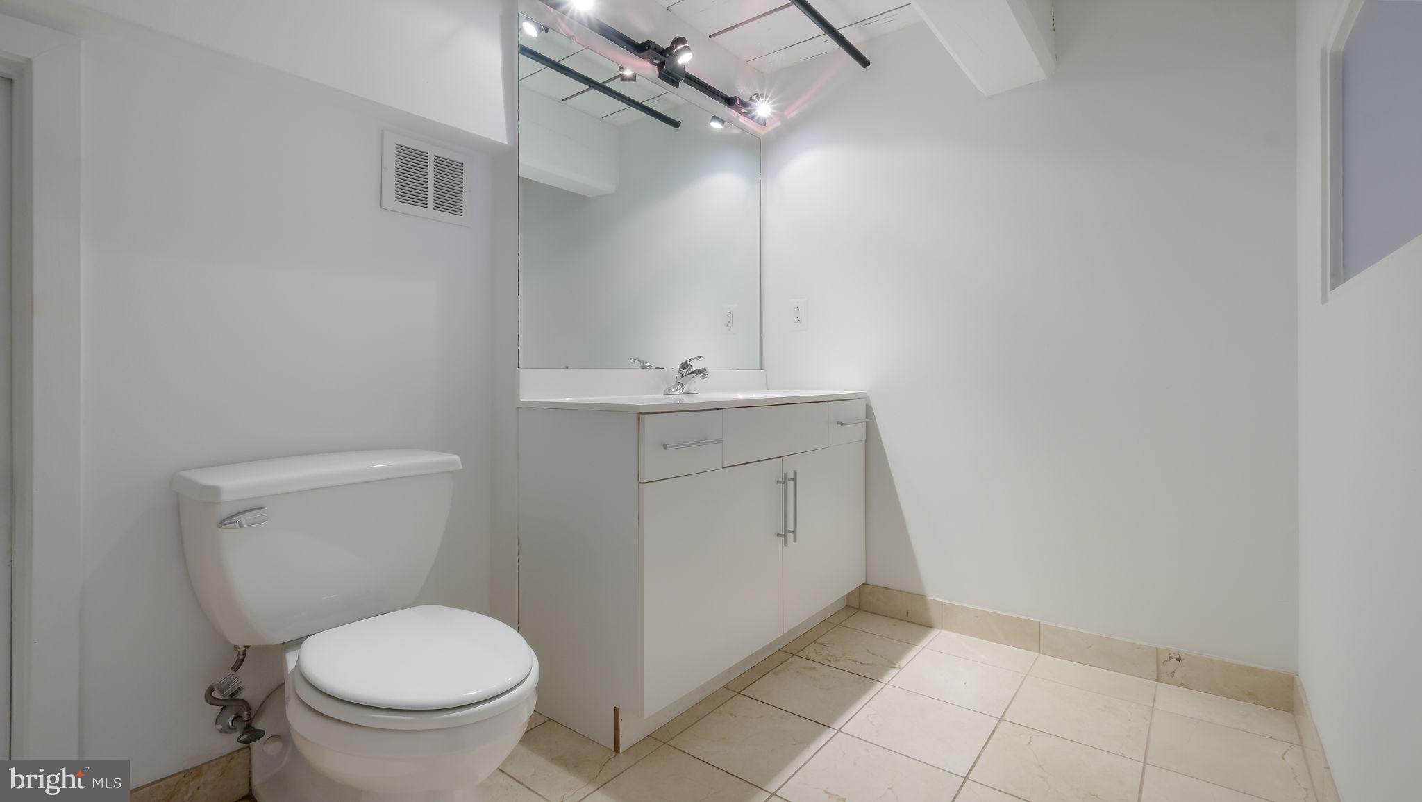 CHINATOWN - Residential Lease