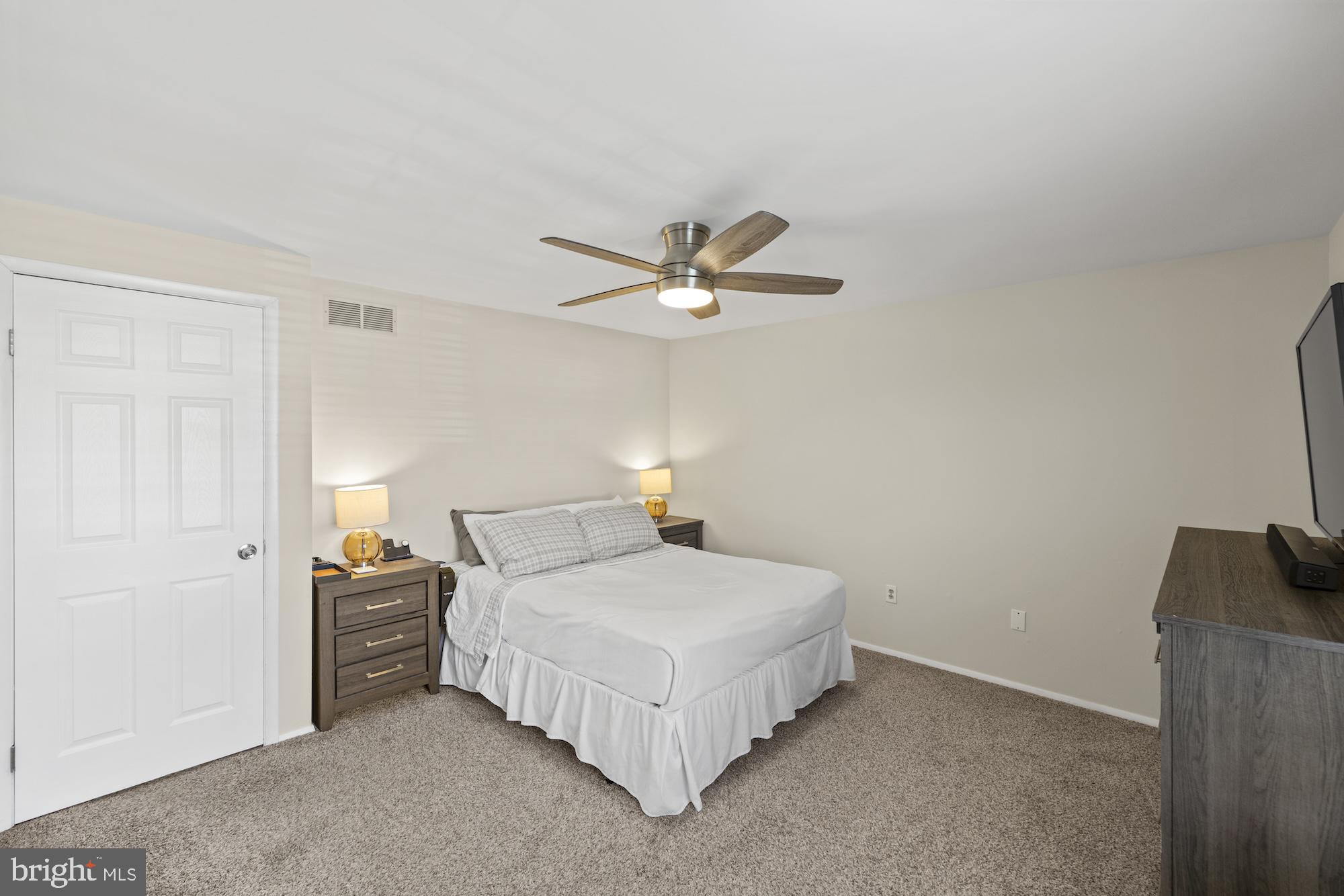 WASHINGTON SQUARE - Residential