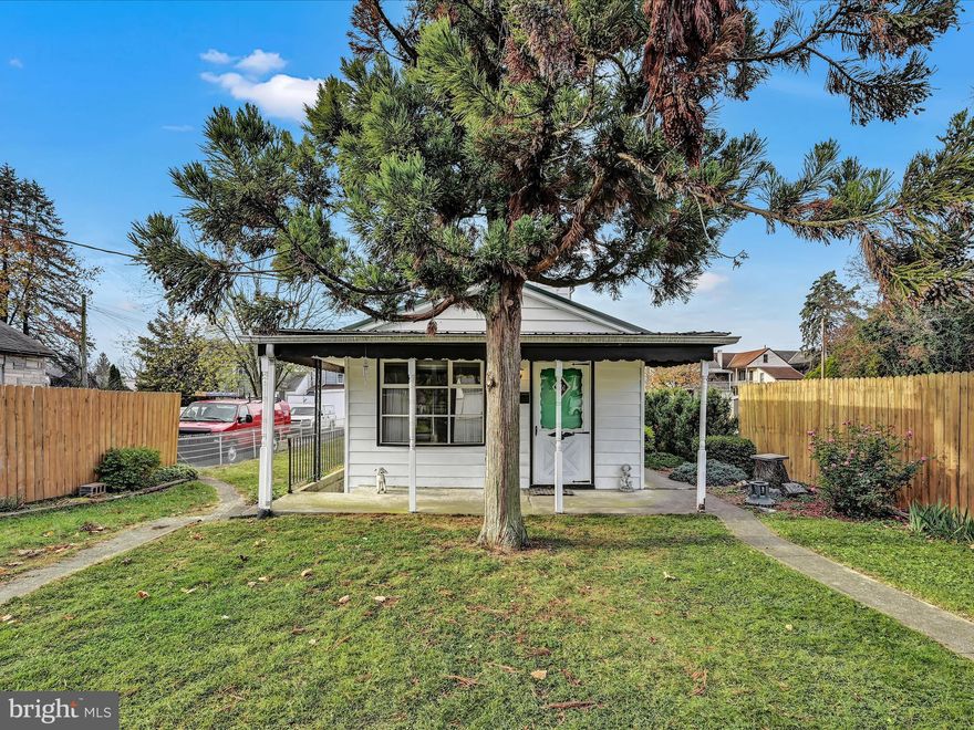 Here is your chance to build some "sweat equity" in this cozy 2 bedroom detached fixer upper! Conveniently located close to shopping, dining and schools.  The home offers a huge living room, eat in kitchen and a large covered rear patio!  PLEASE NOTE an offer has been received and the seller requests all offers be submitted by Tuesday November 26th by 5 pm