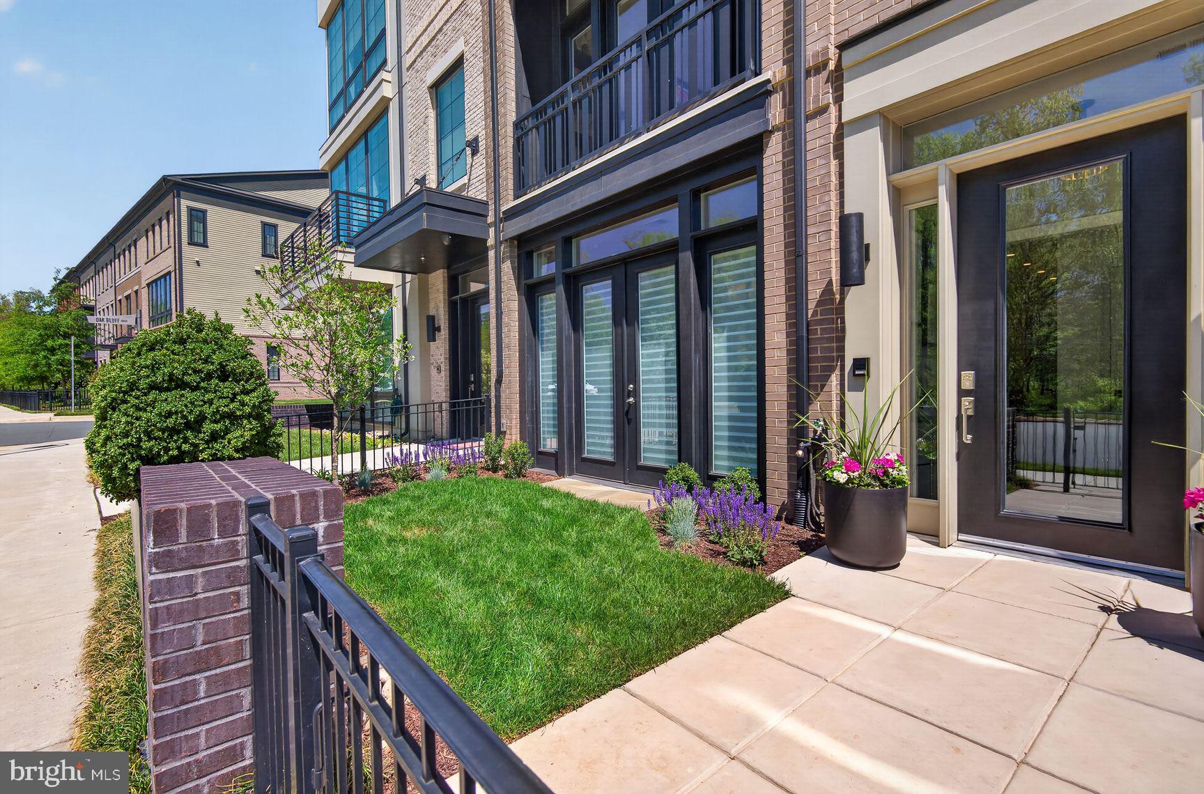 ONE LOUDOUN - Residential