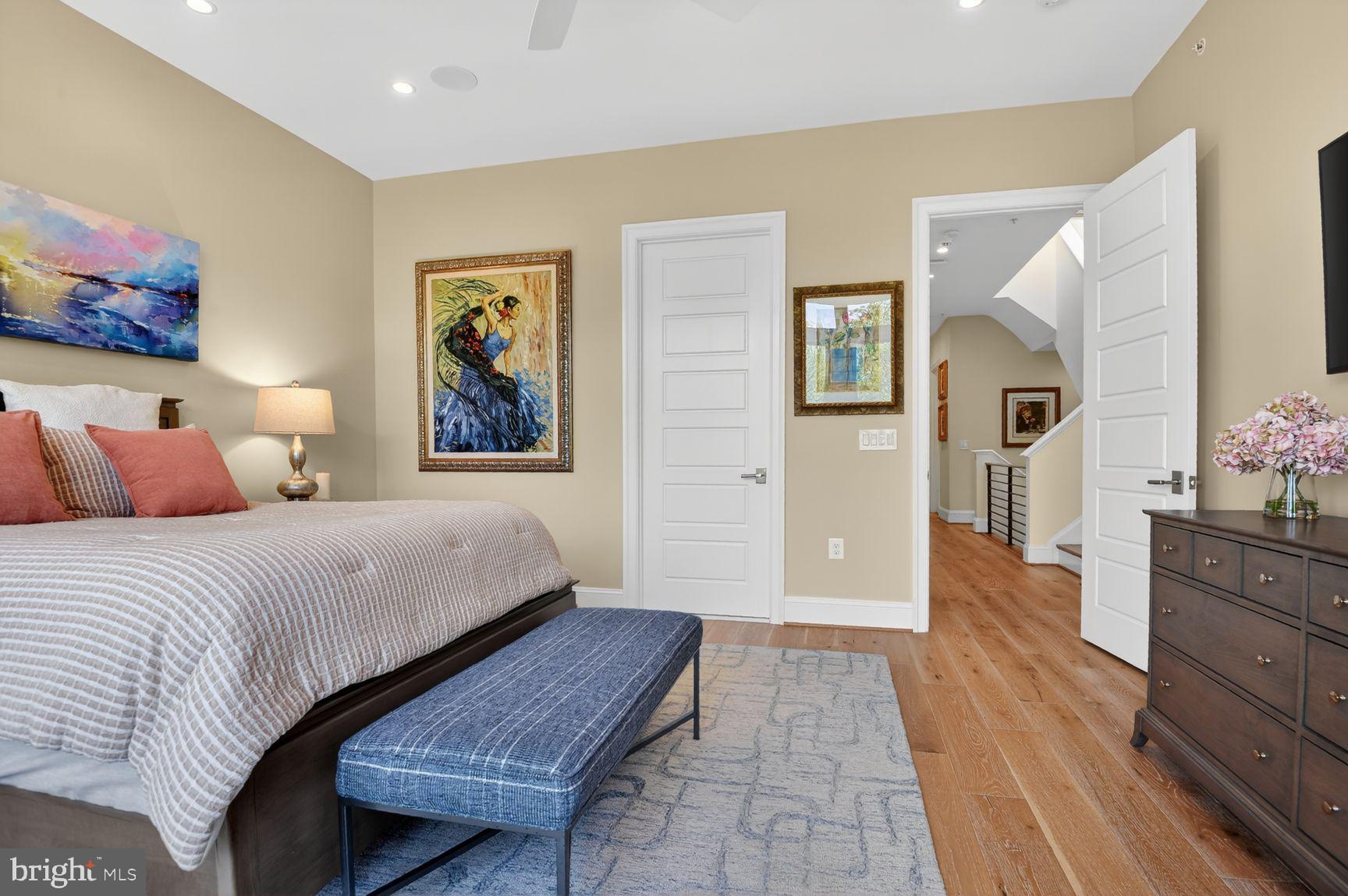 ONE LOUDOUN - Residential