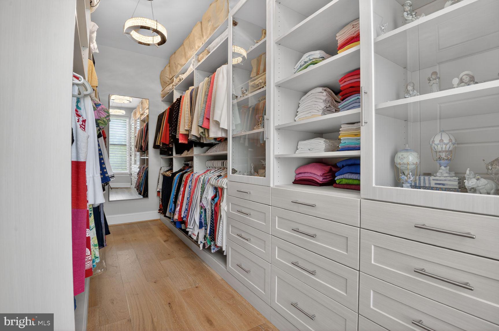 ONE LOUDOUN - Residential