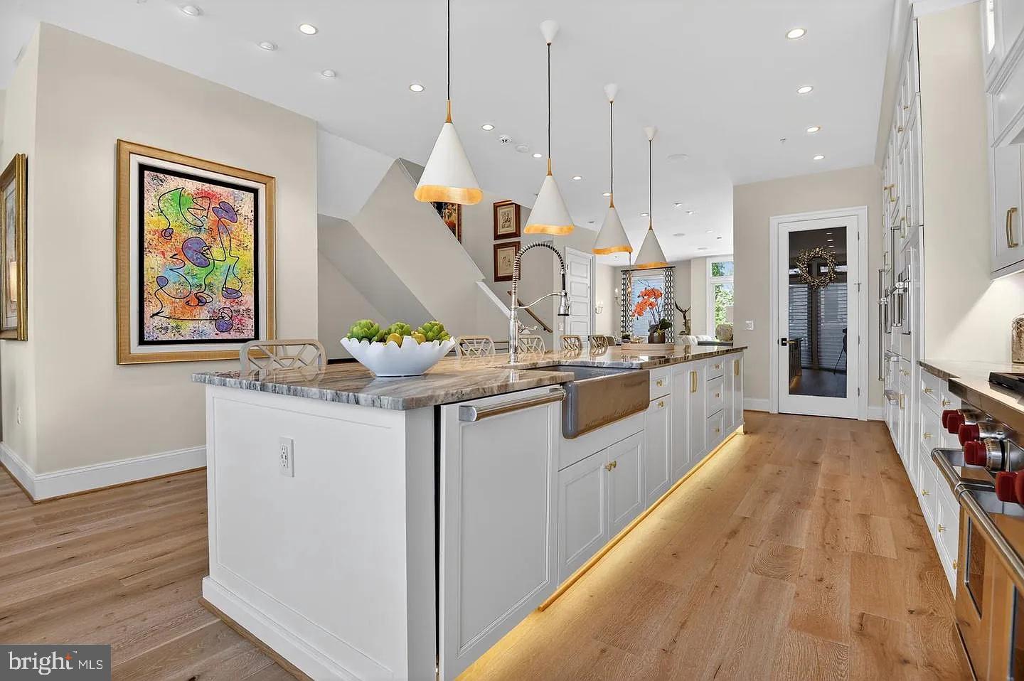 ONE LOUDOUN - Residential