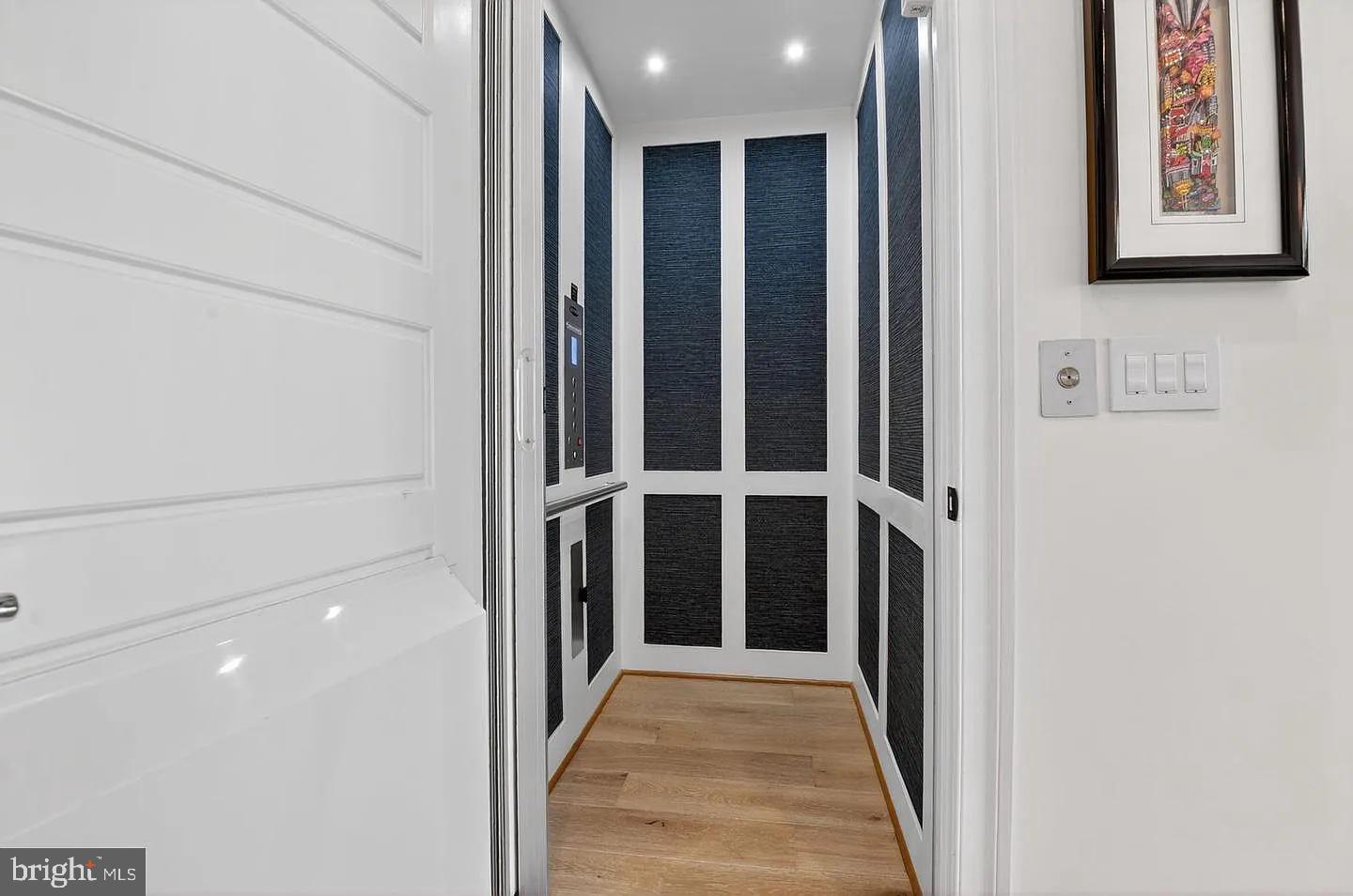 ONE LOUDOUN - Residential