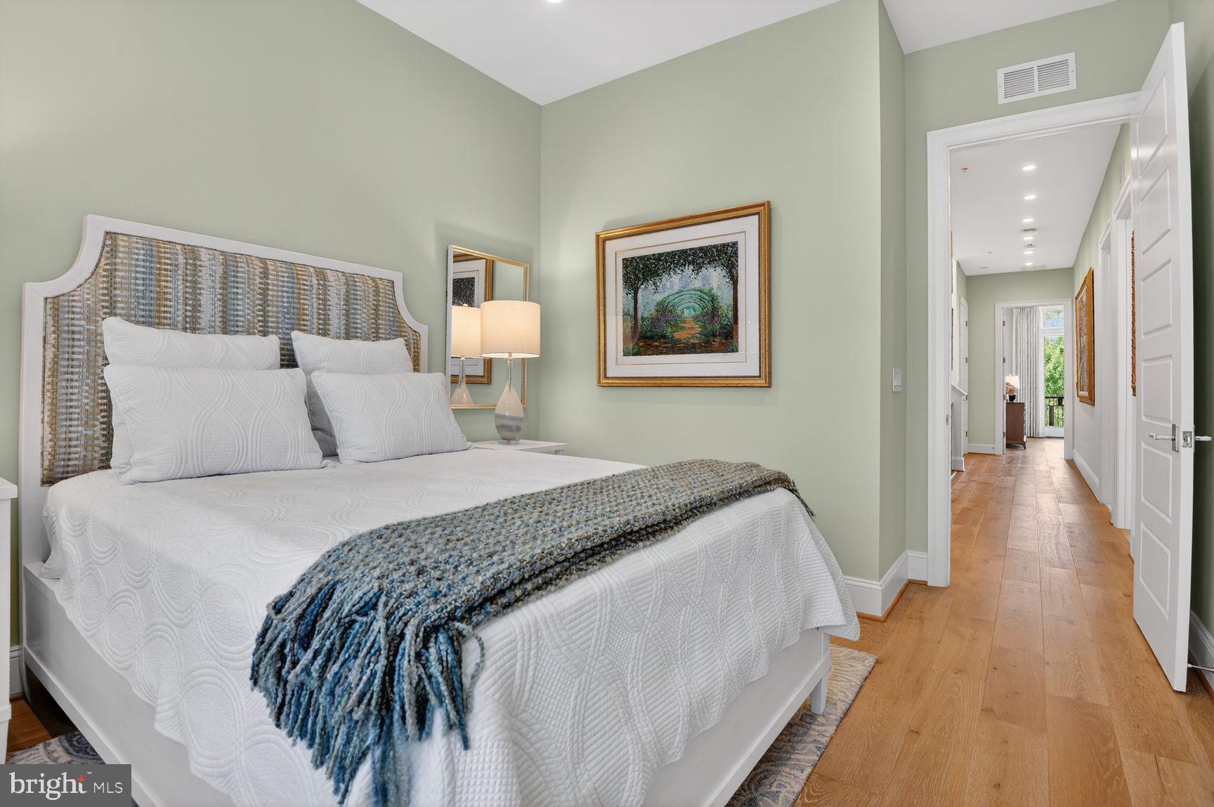 ONE LOUDOUN - Residential