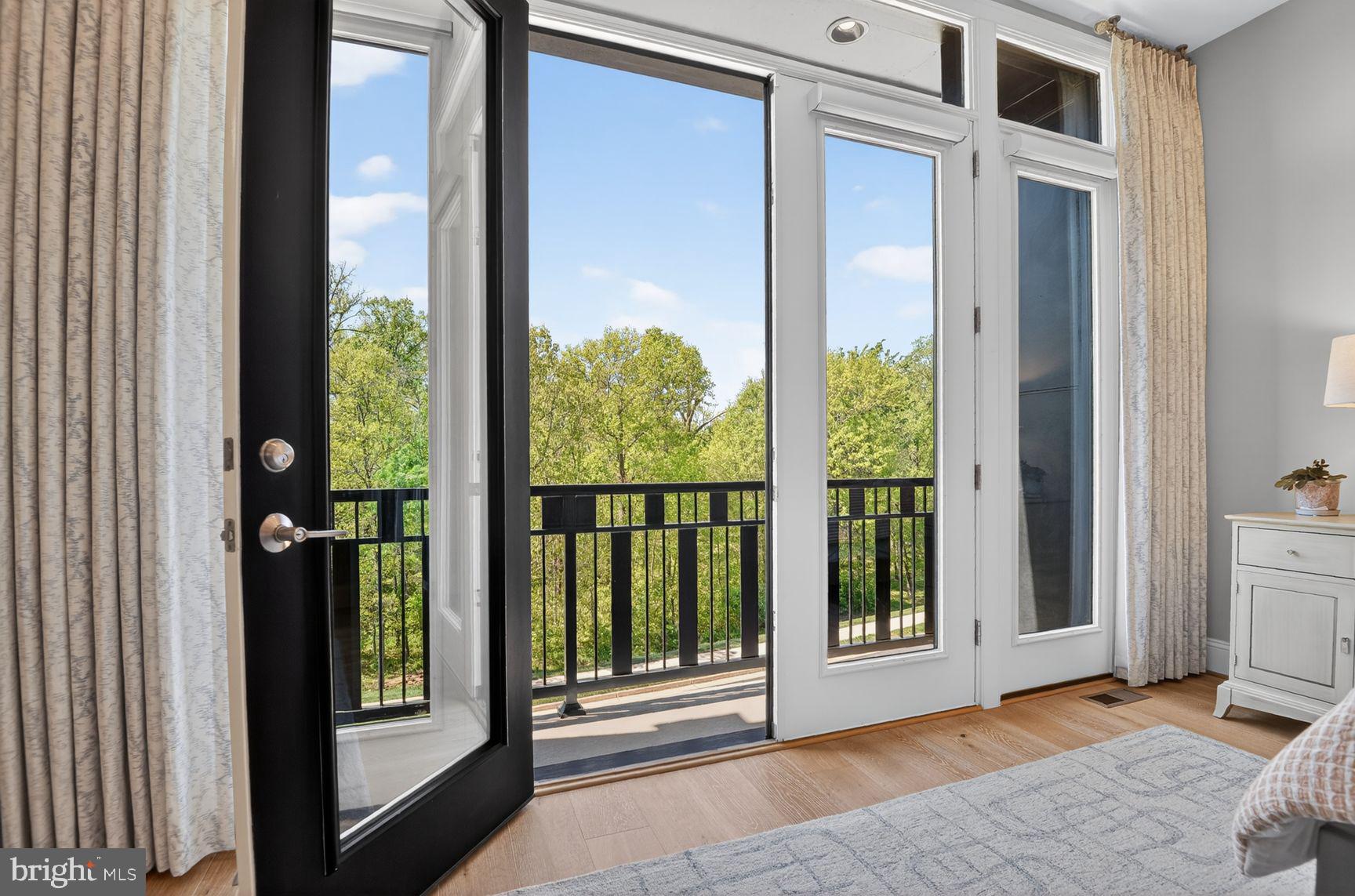 ONE LOUDOUN - Residential