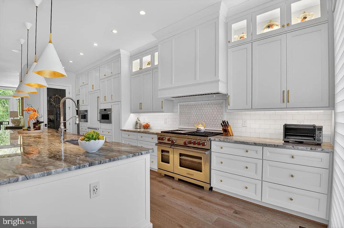 ONE LOUDOUN - Residential