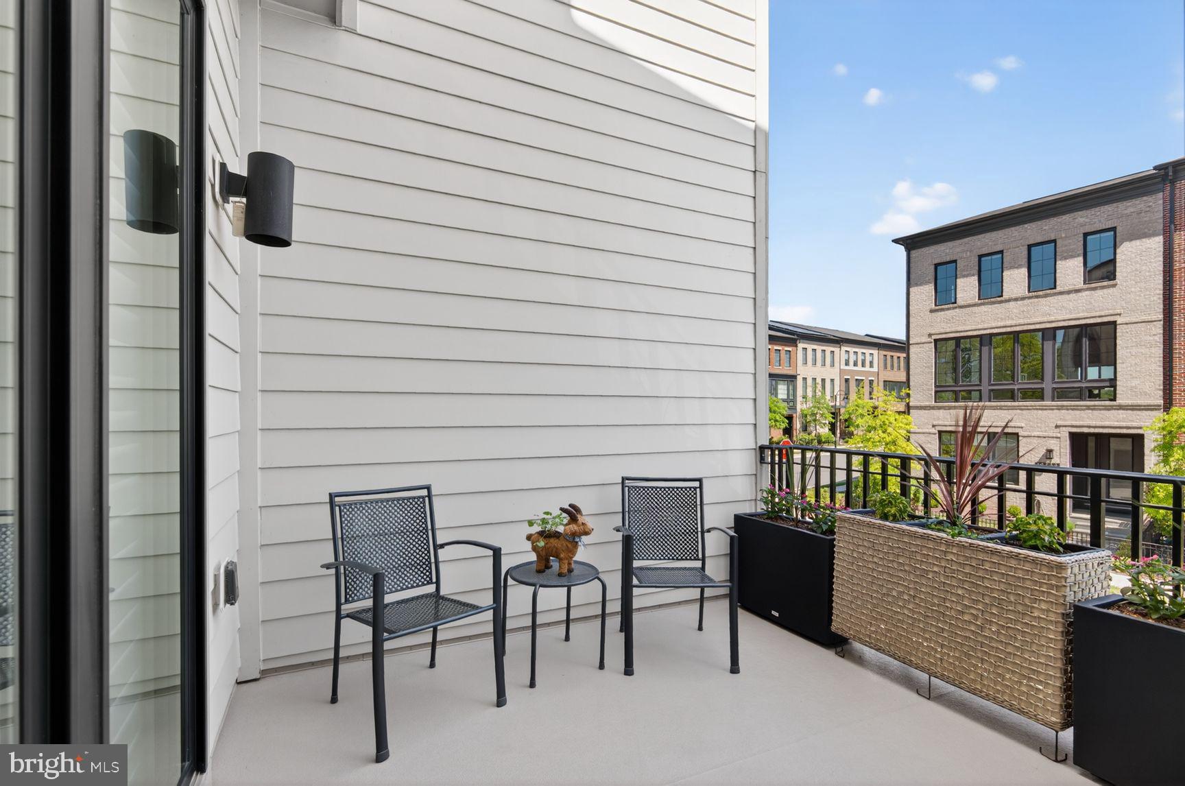 ONE LOUDOUN - Residential