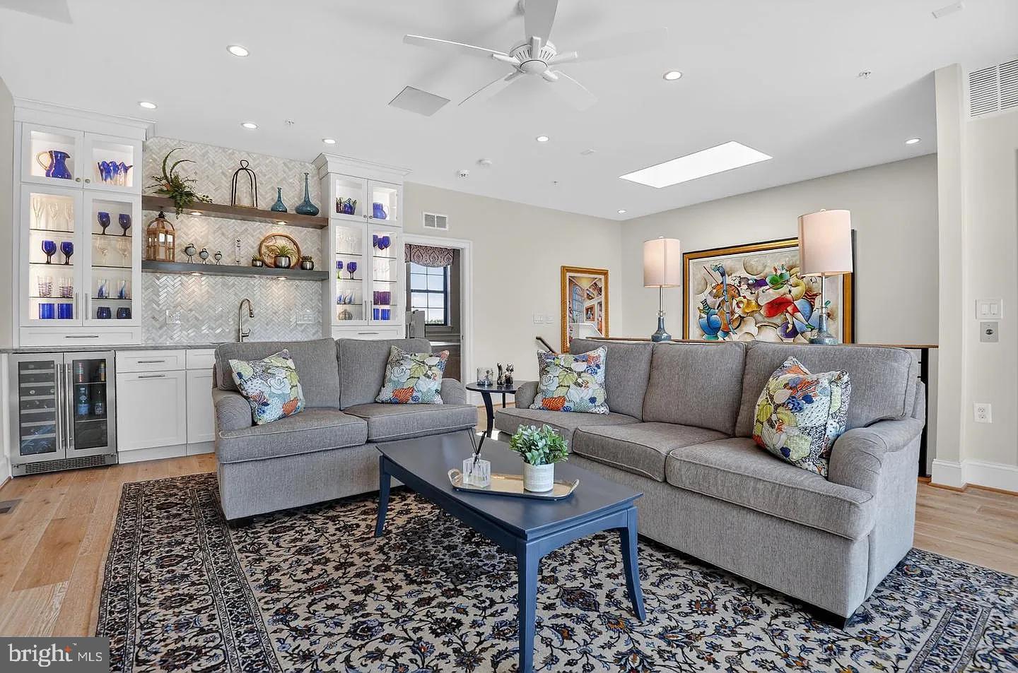 ONE LOUDOUN - Residential