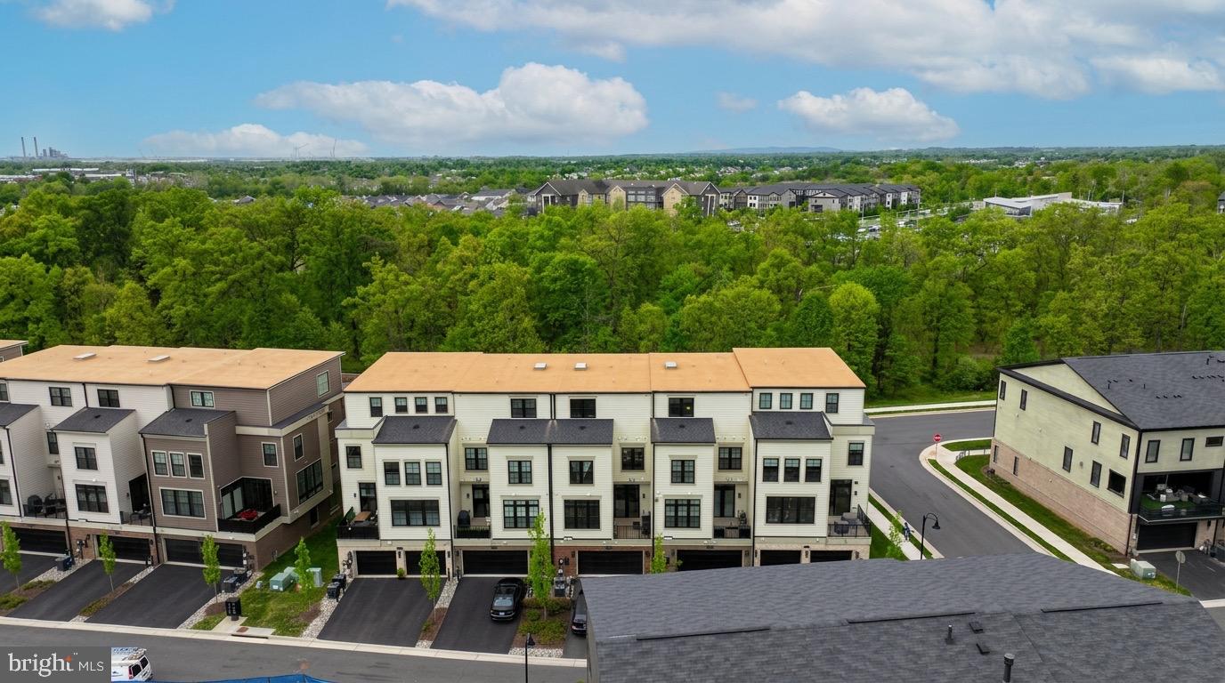 ONE LOUDOUN - Residential