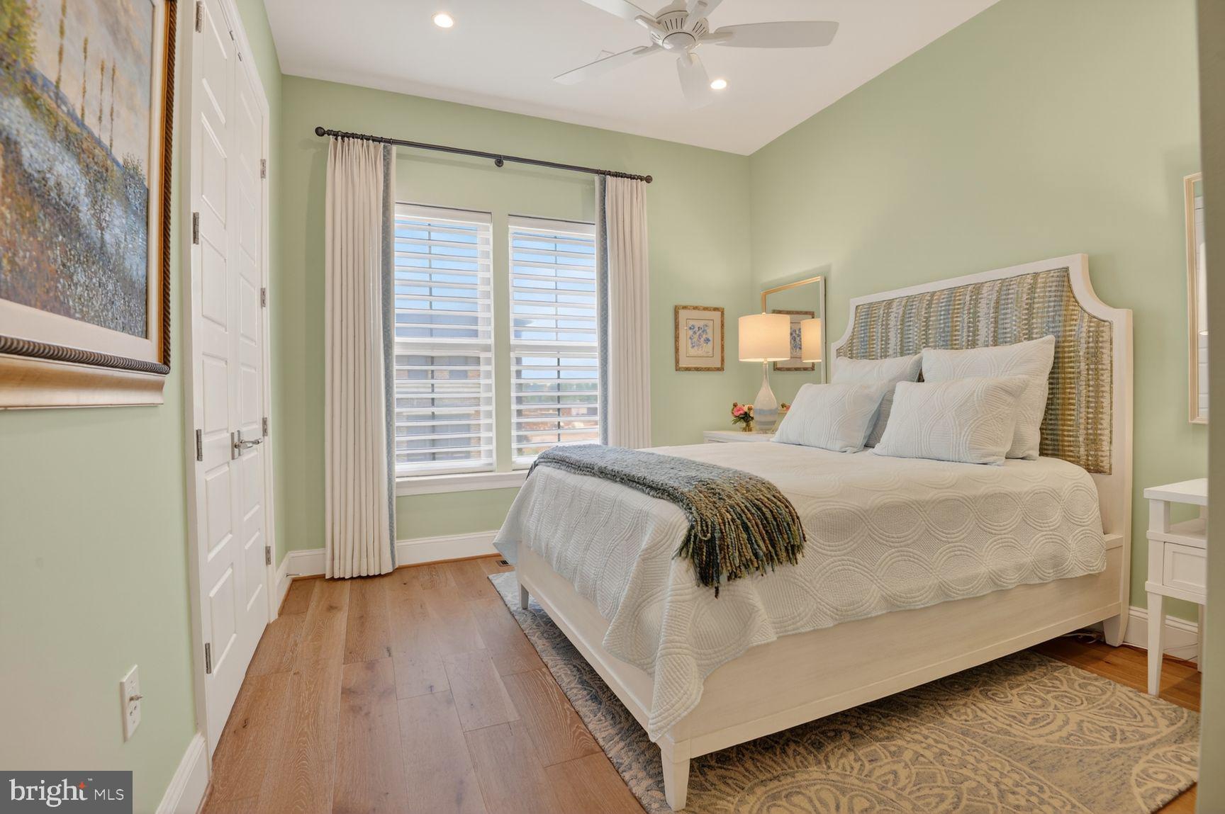 ONE LOUDOUN - Residential