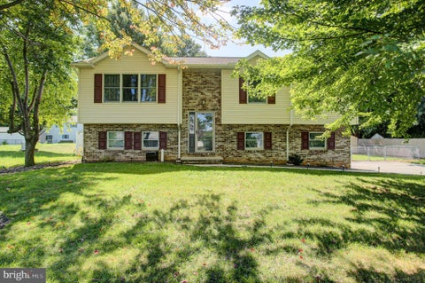 Homes For Sale - 216 Hickory Lane<br/> SHIPPENSBURG, PA 17257