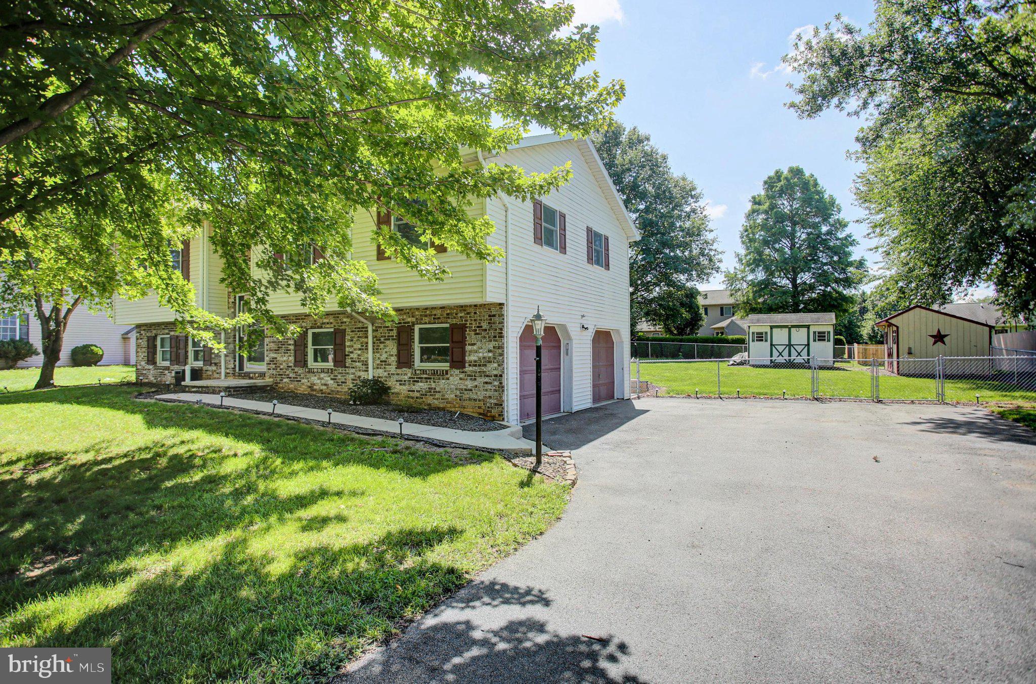 216 HICKORY LANE