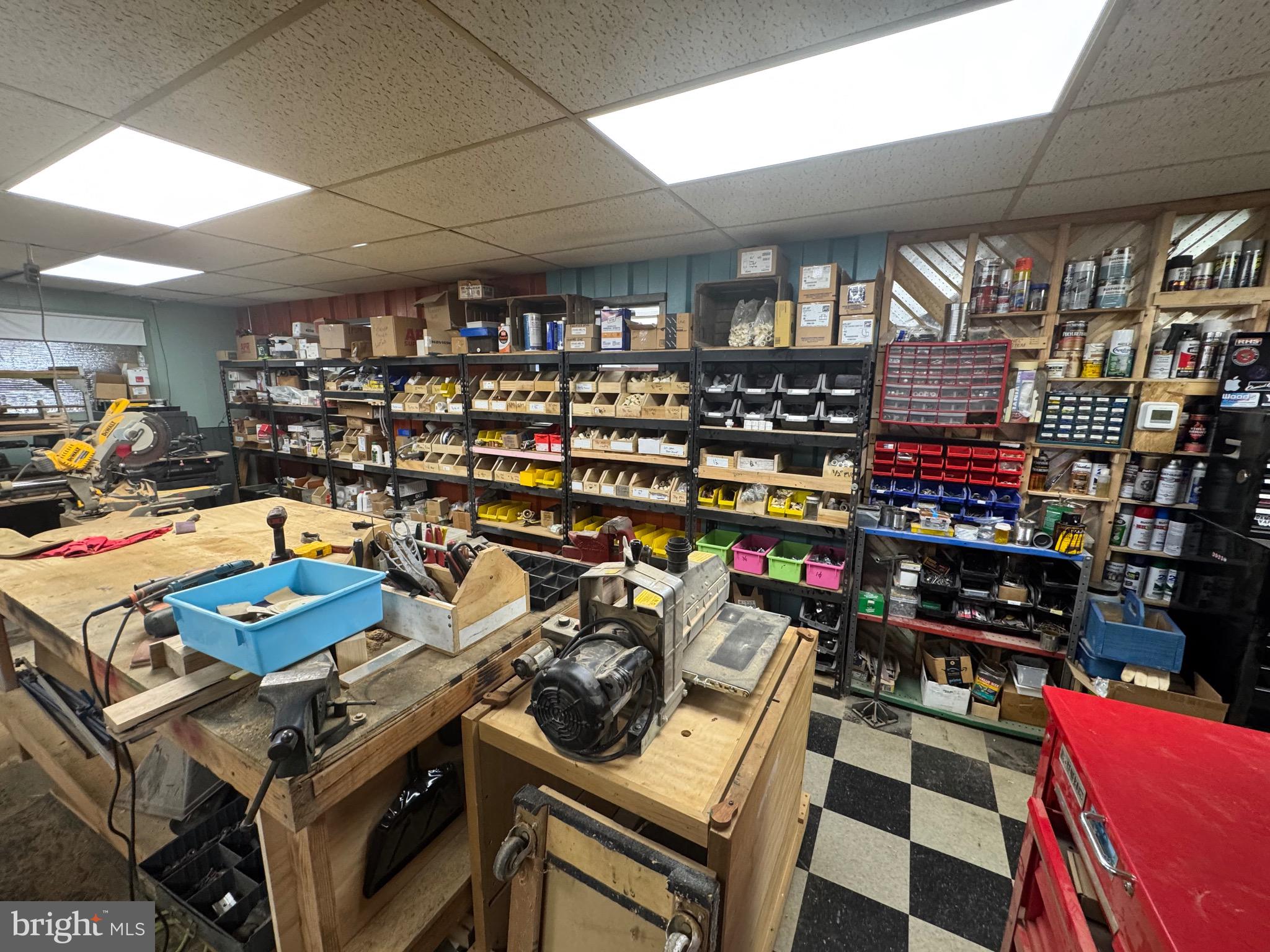 0 N CONSTITUTION REAR AVENUE