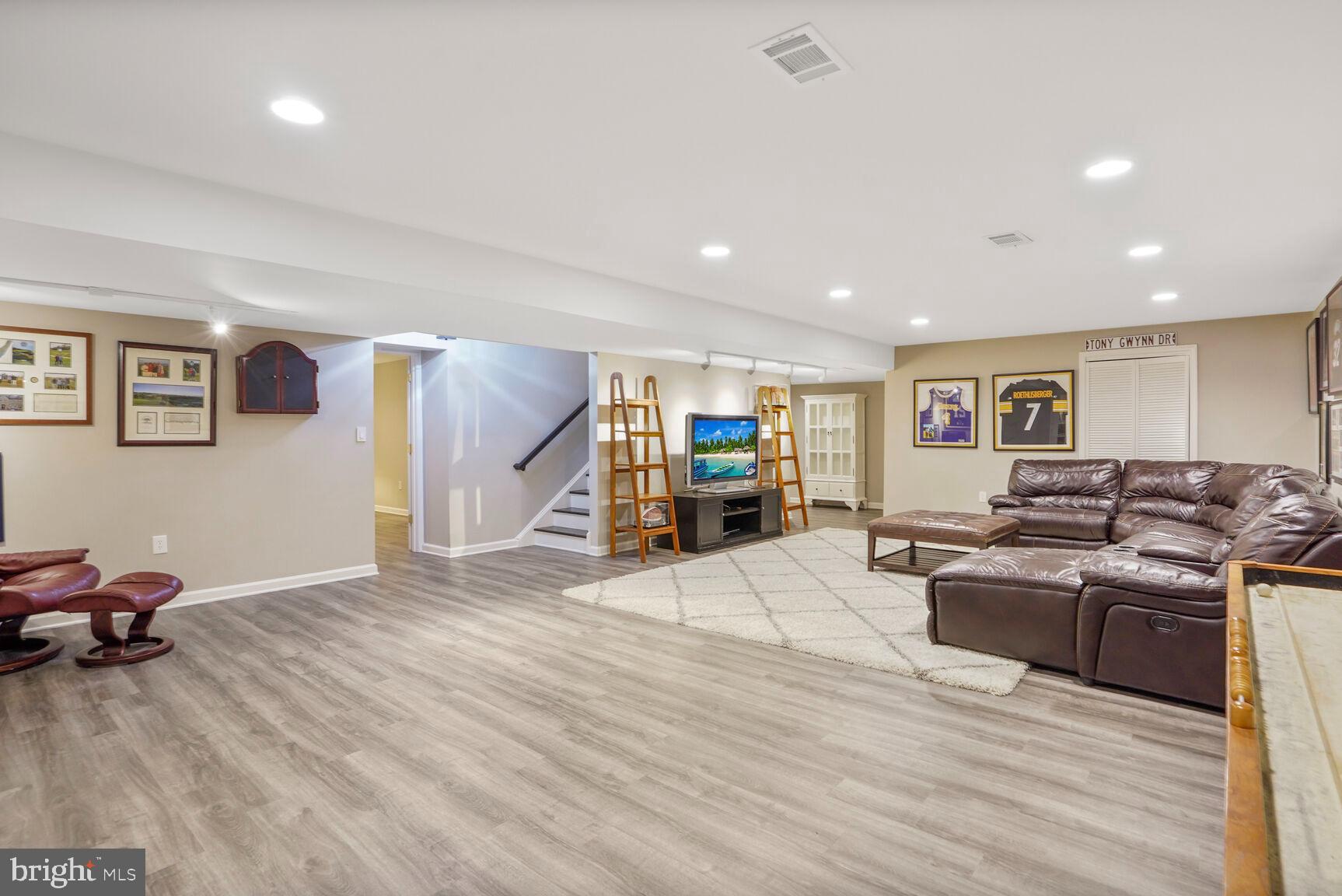 DARNESTOWN OUTSIDE - Residential