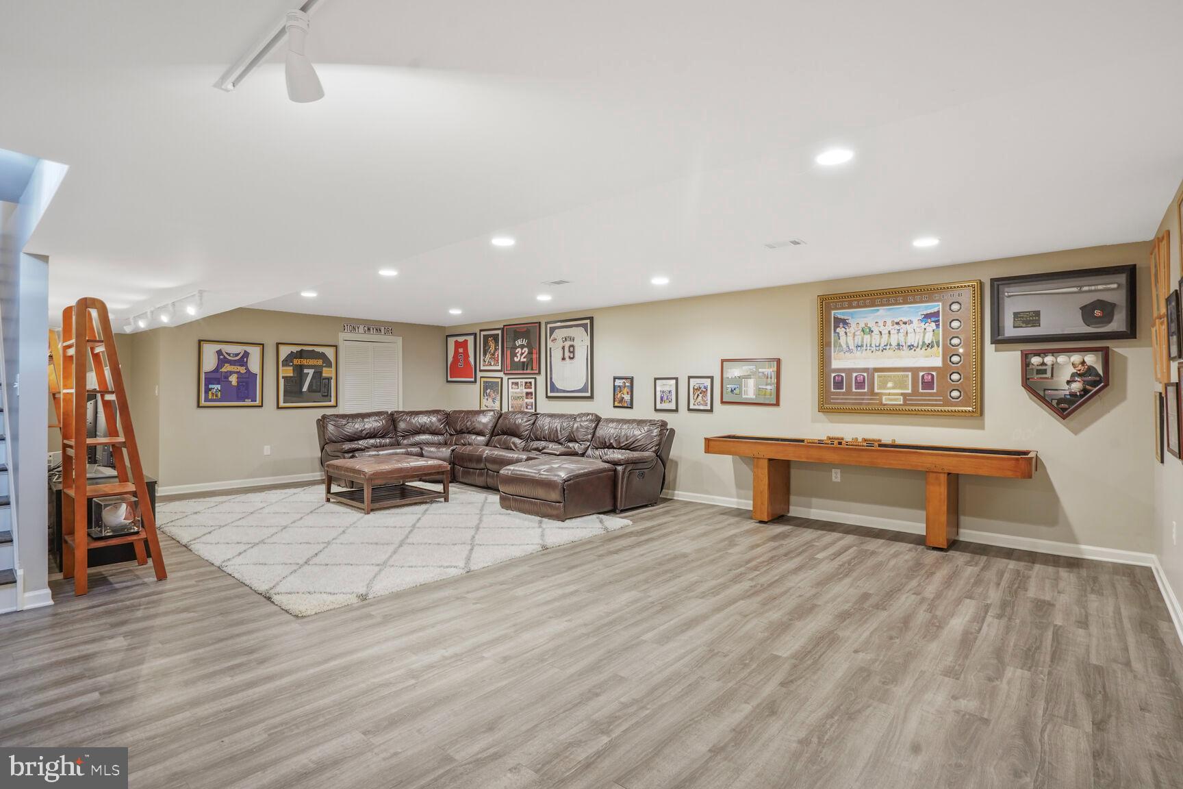 DARNESTOWN OUTSIDE - Residential