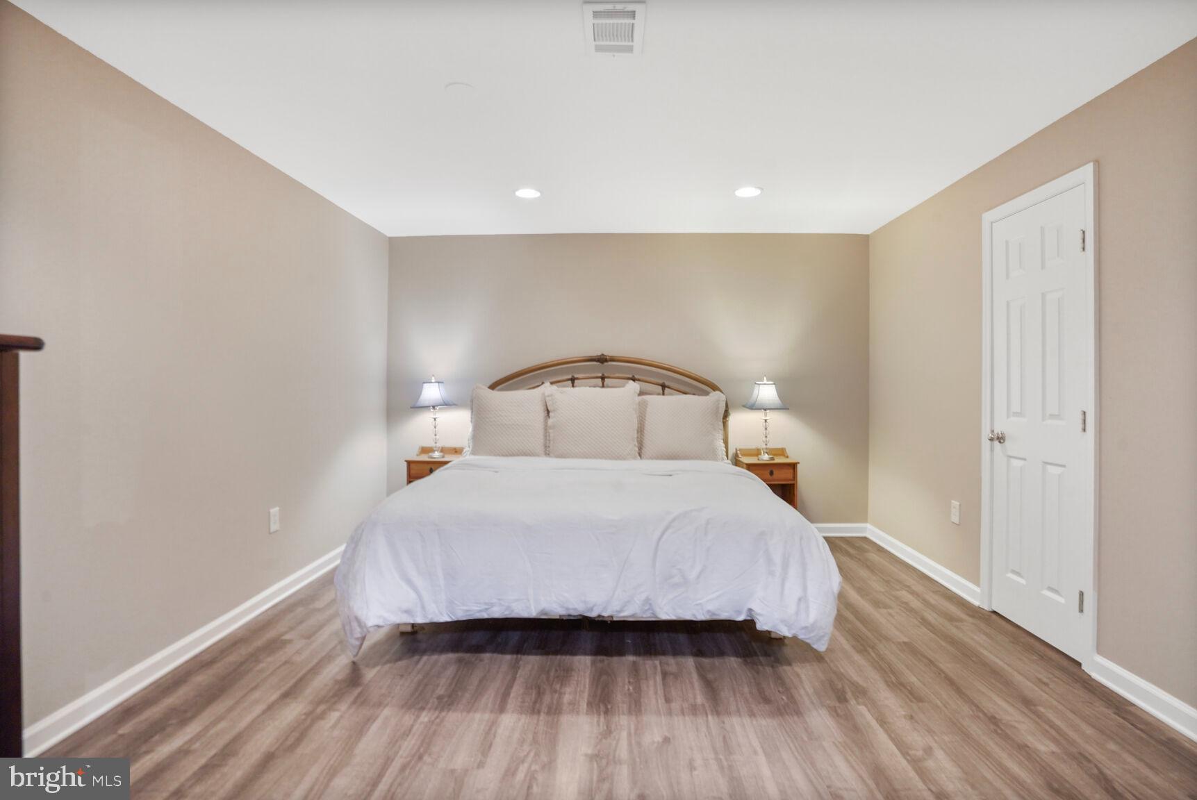 DARNESTOWN OUTSIDE - Residential