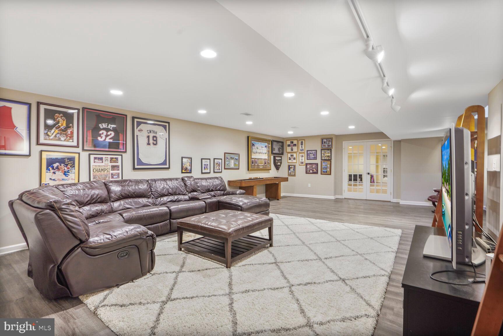 DARNESTOWN OUTSIDE - Residential