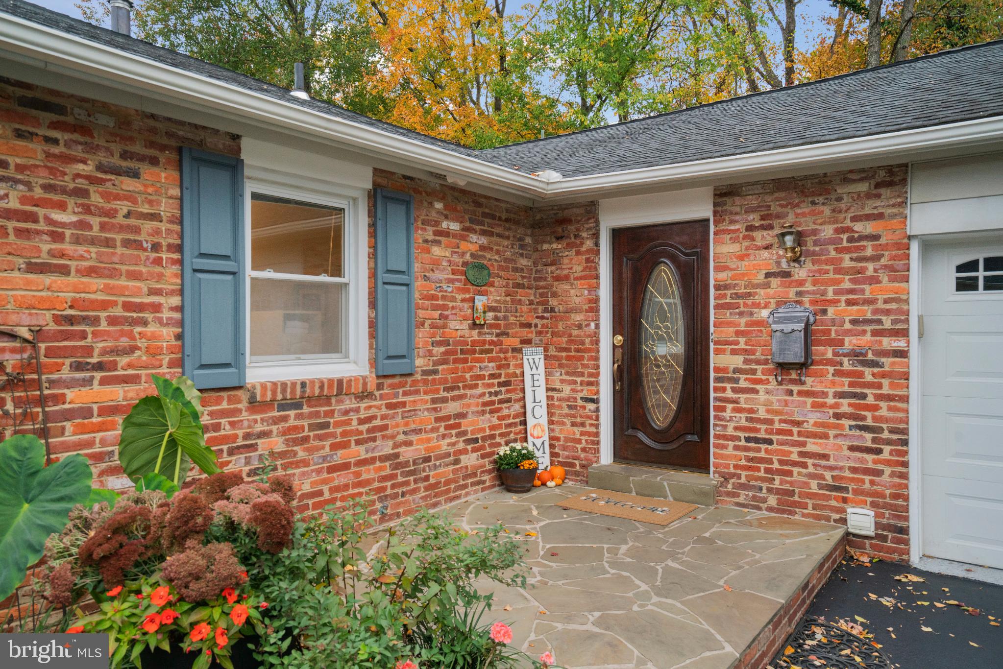 4217 N VALIANT COURT