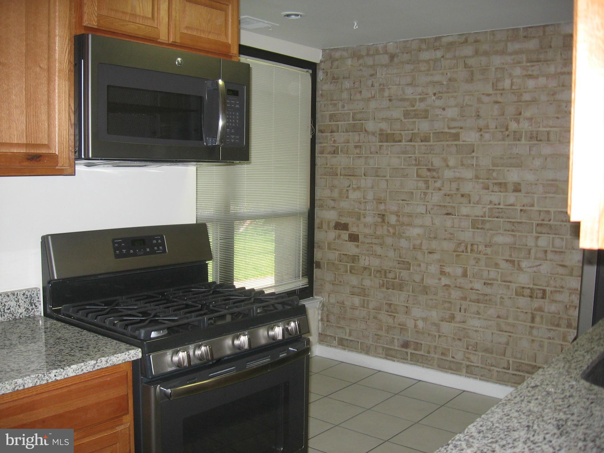 HUNTLEY SQUARE CONDOMINIUMS - Residential Lease