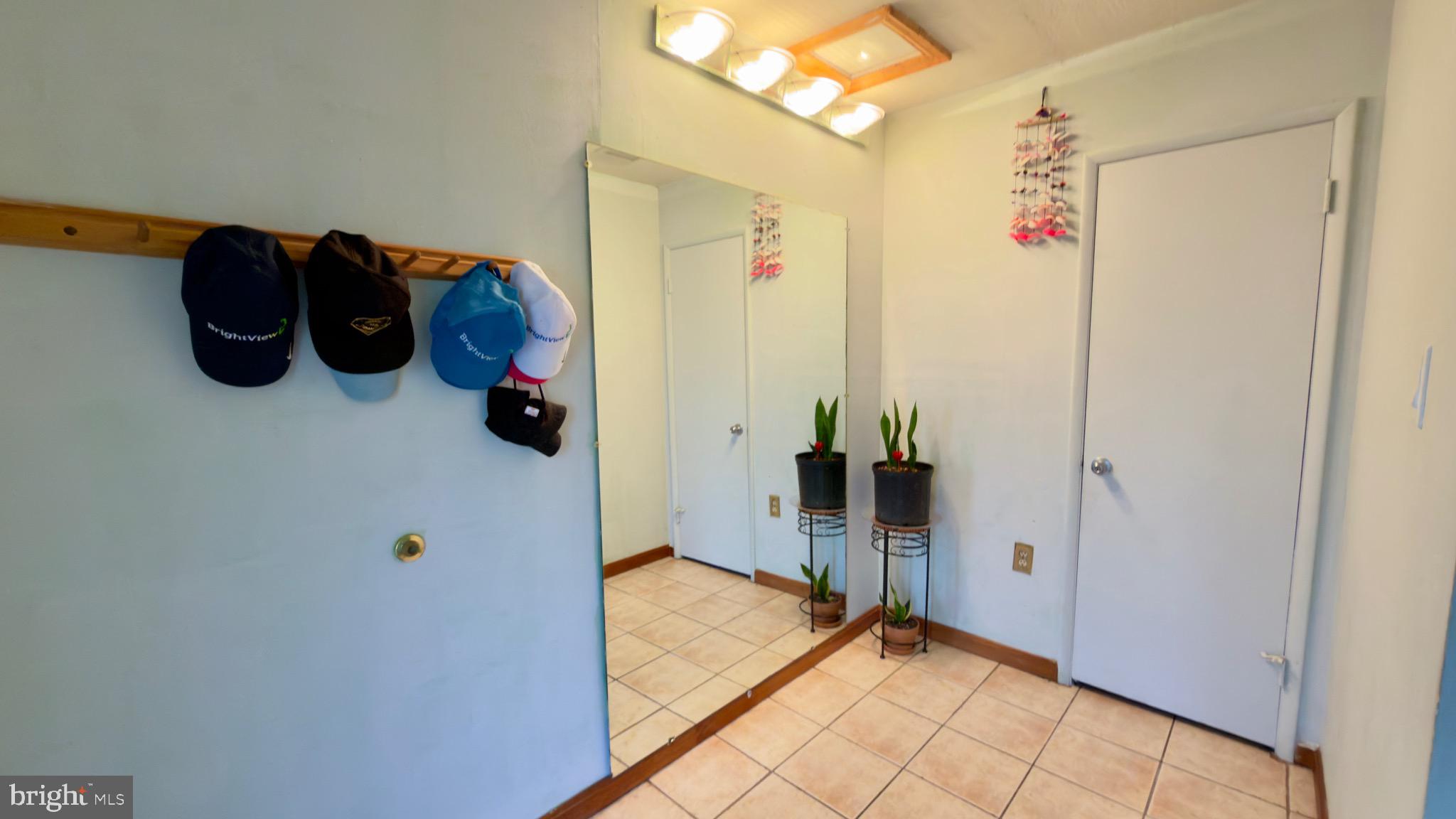 2219 SOUTHGATE SQUARE