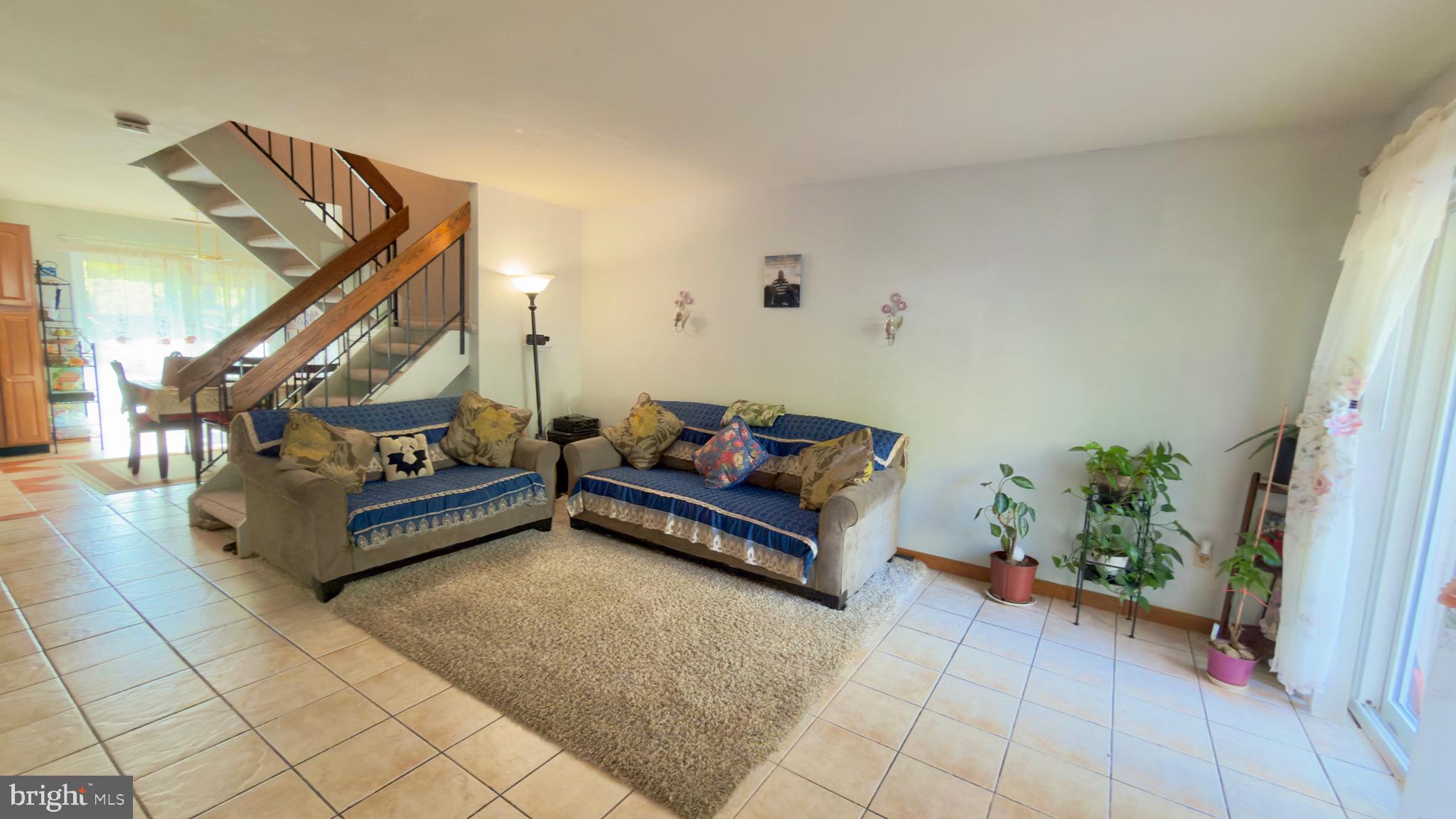 2219 SOUTHGATE SQUARE